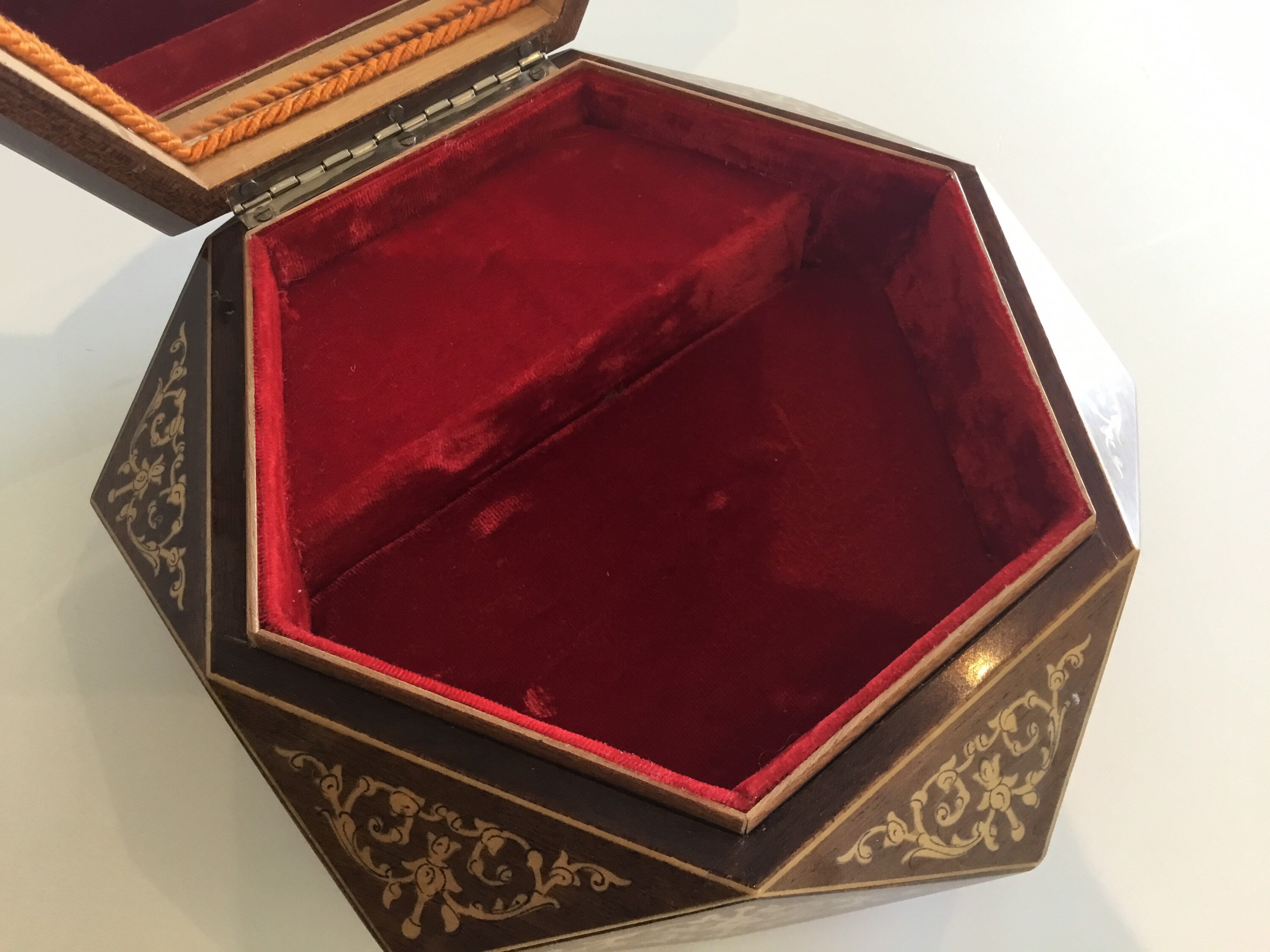 Vintage Music Box | 1960s Wooden Jewelry Container, Sorrento Made In Italy — photo 7 of 11