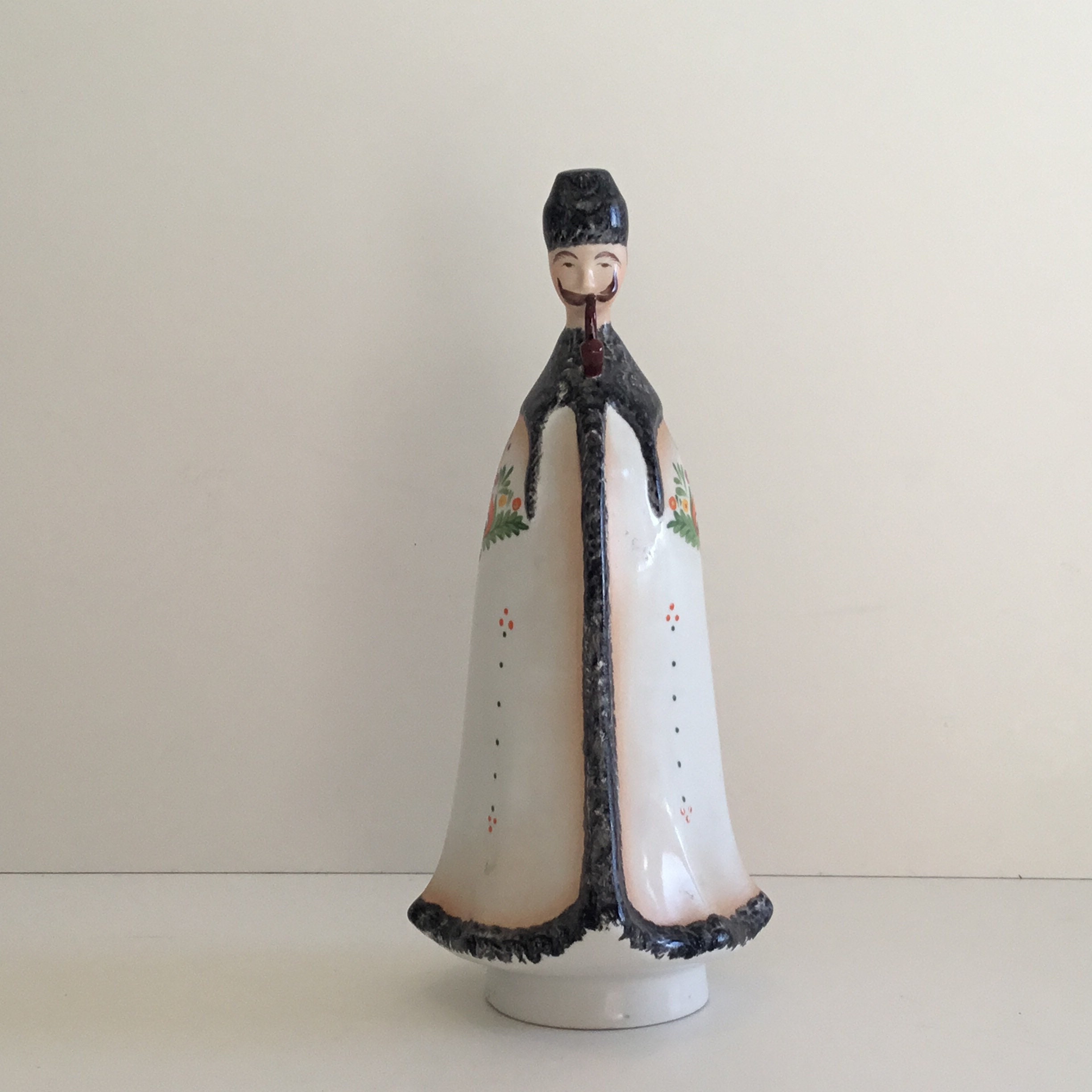 Vintage Porcelain | 1960s Aquincum Budapest Figurine, Hand-Painted First Choice — photo 2 of 9