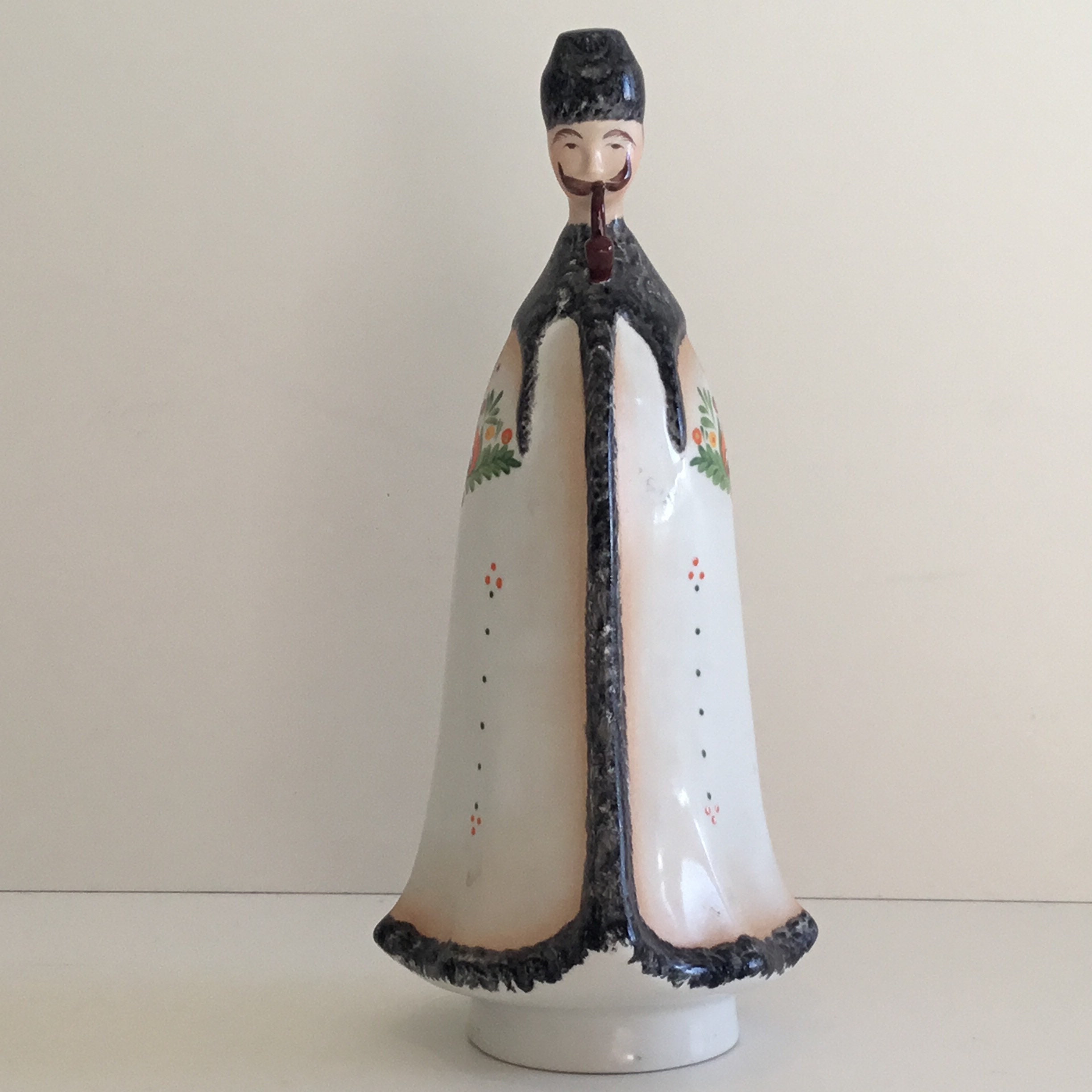 Vintage Porcelain | 1960s Aquincum Budapest Figurine, Hand-Painted First Choice — photo 3 of 9
