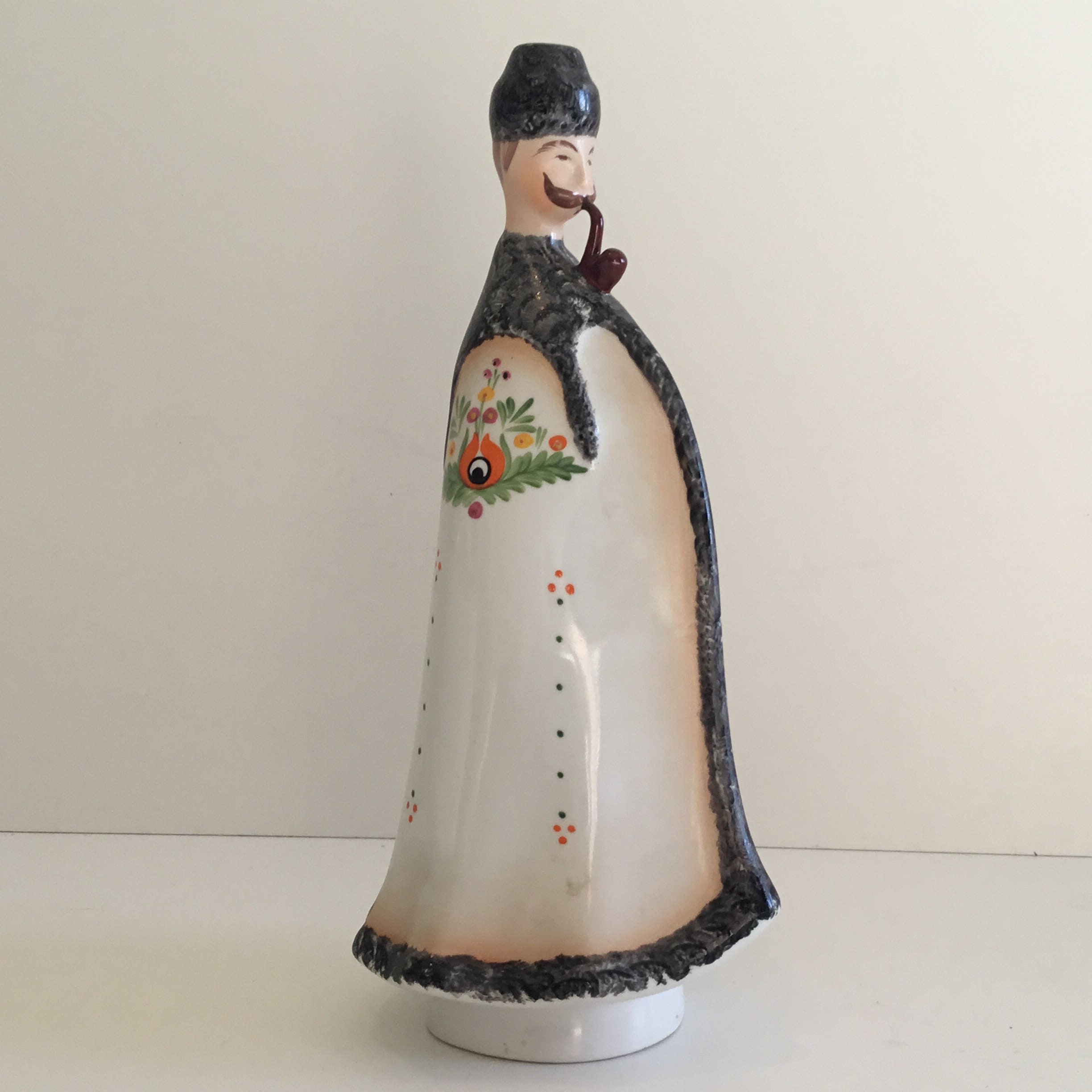 Vintage Porcelain | 1960s Aquincum Budapest Figurine, Hand-Painted First Choice — photo 4 of 9