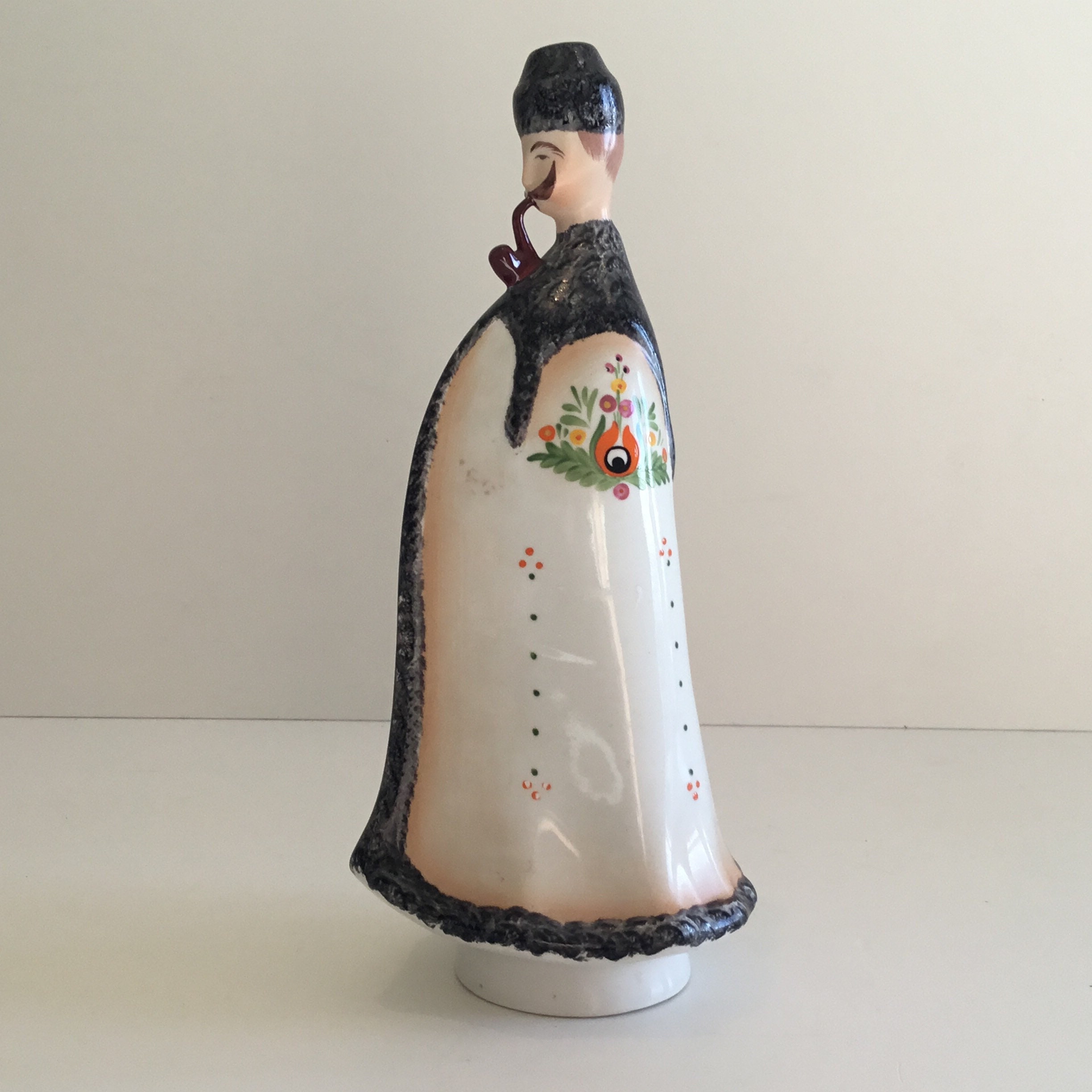 Vintage Porcelain | 1960s Aquincum Budapest Figurine, Hand-Painted First Choice — photo 6 of 9