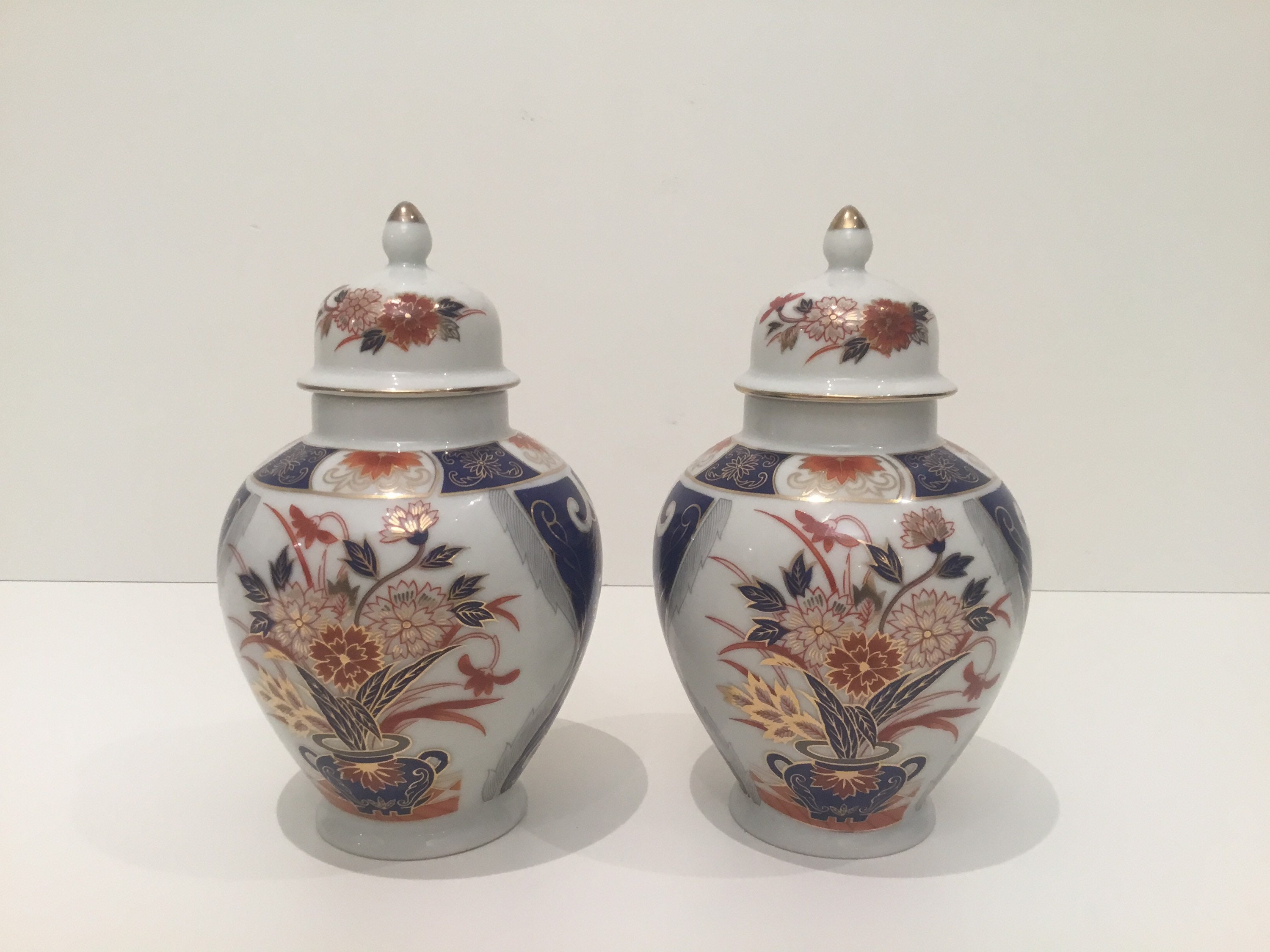 Porcelain Vase 1950s | Home Decor  Collectible, Japanese Arita Imari Eiwa Kinsei — photo 2 of 11