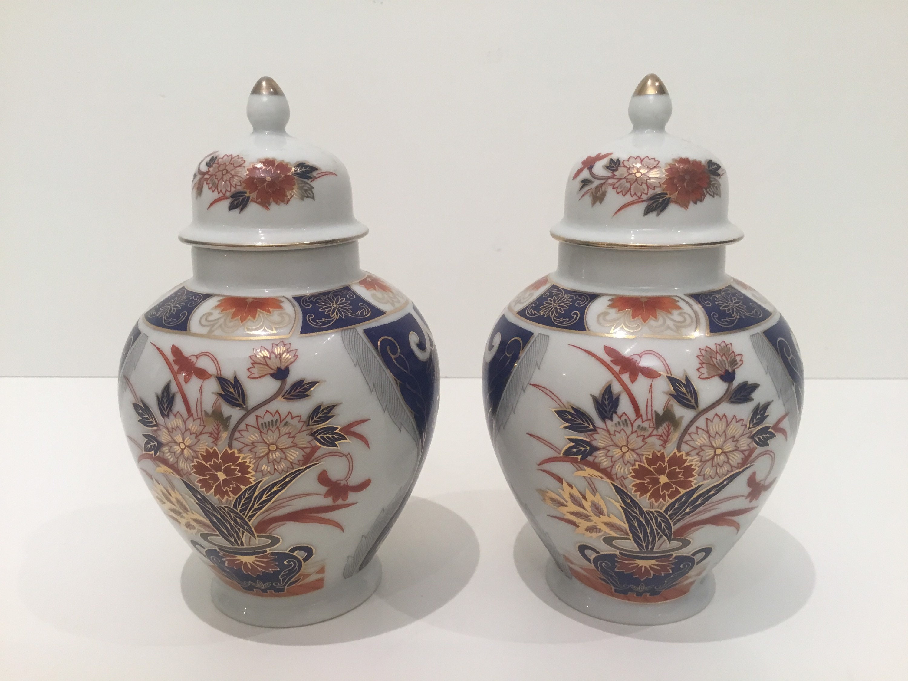 Porcelain Vase 1950s | Home Decor  Collectible, Japanese Arita Imari Eiwa Kinsei — photo 3 of 11