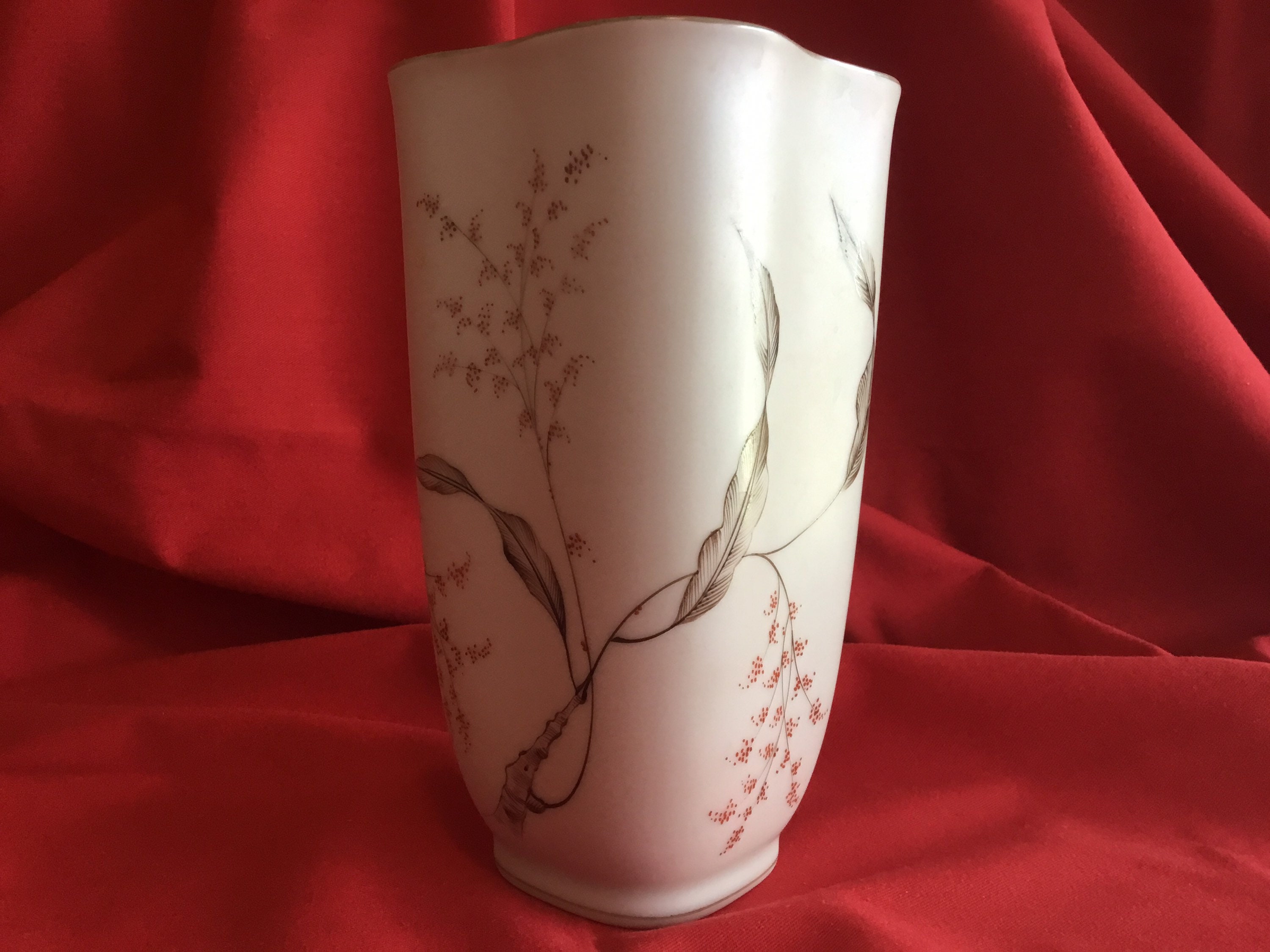Vintage Rosenthal Vase – Hand-Painted Flower Design (1940s, Selb, Germany) — photo 3 of 5