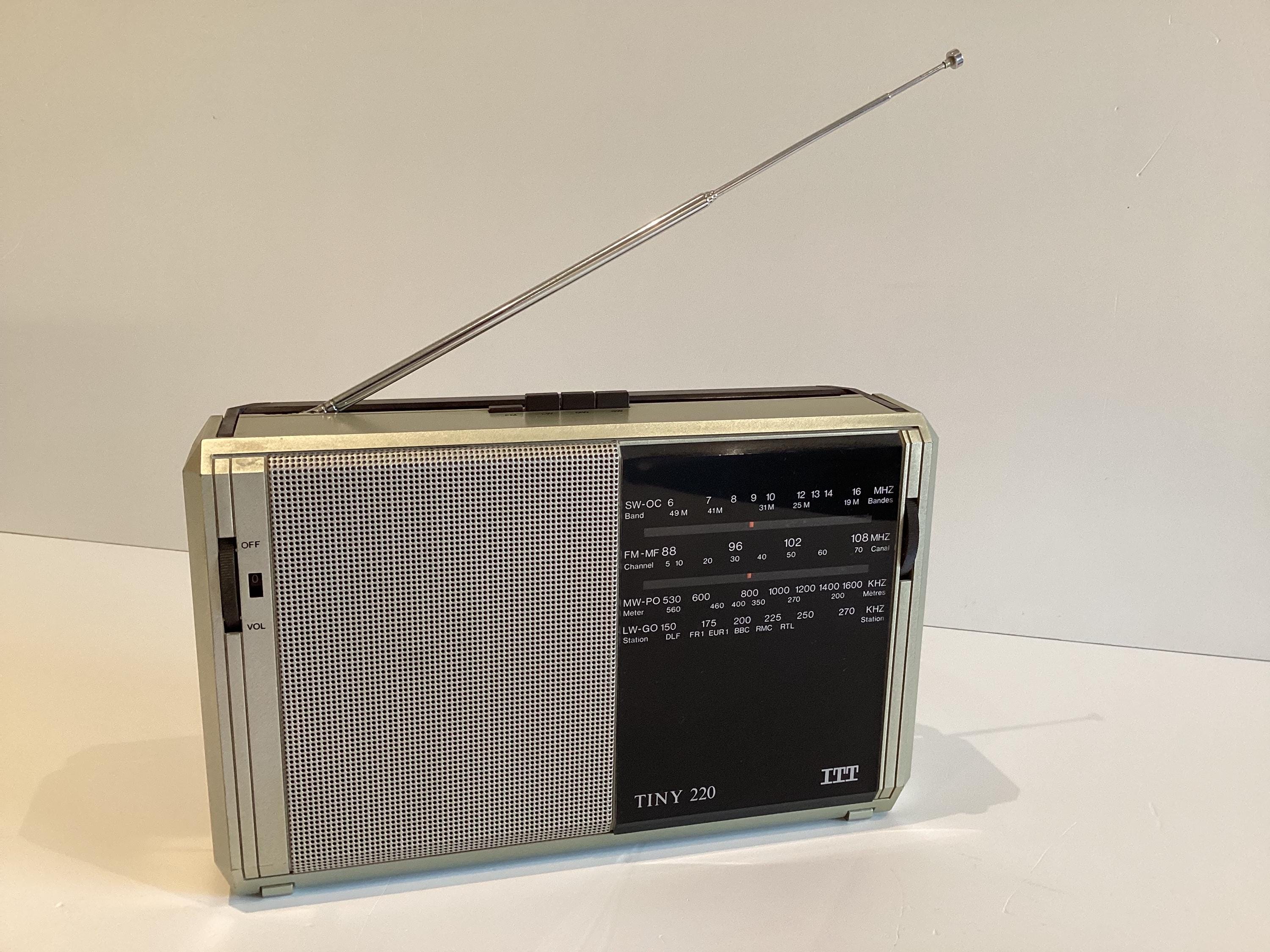 Vintage Radio ITT / Tiny 220 (1983), Made In Germany, Portable Working, Collectible — photo 2 of 8