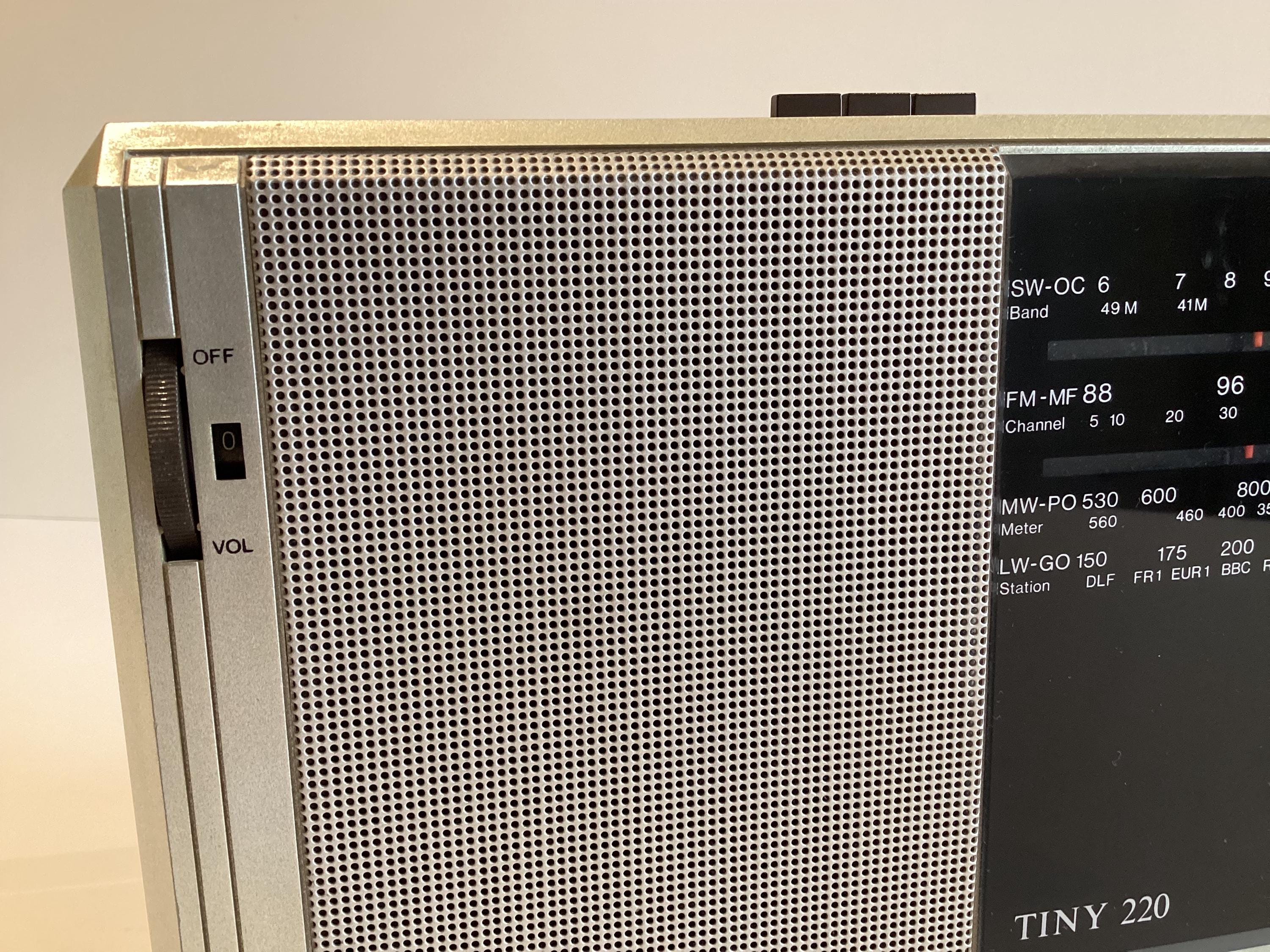 Vintage Radio ITT / Tiny 220 (1983), Made In Germany, Portable Working, Collectible — photo 6 of 8