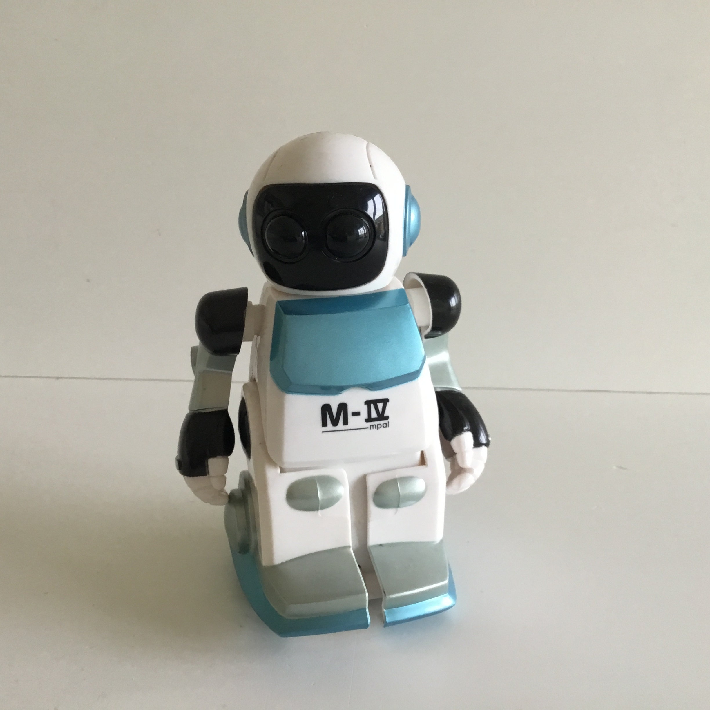 Vintage Automaton | 2002 Silverlit M-IV Battery Operated Robot, Hong Kong Collectible — photo 2 of 7