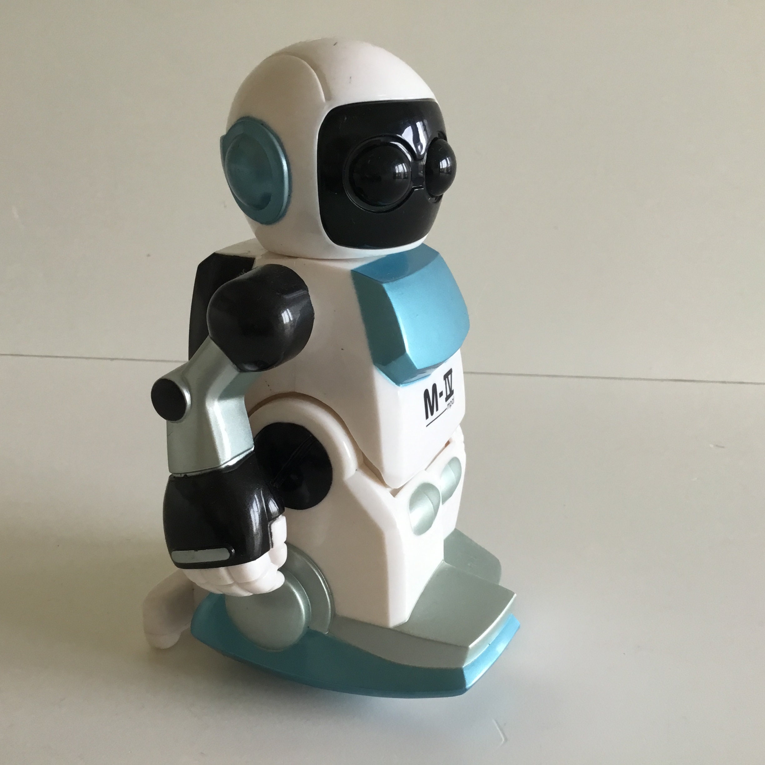 Vintage Automaton | 2002 Silverlit M-IV Battery Operated Robot, Hong Kong Collectible — photo 3 of 7