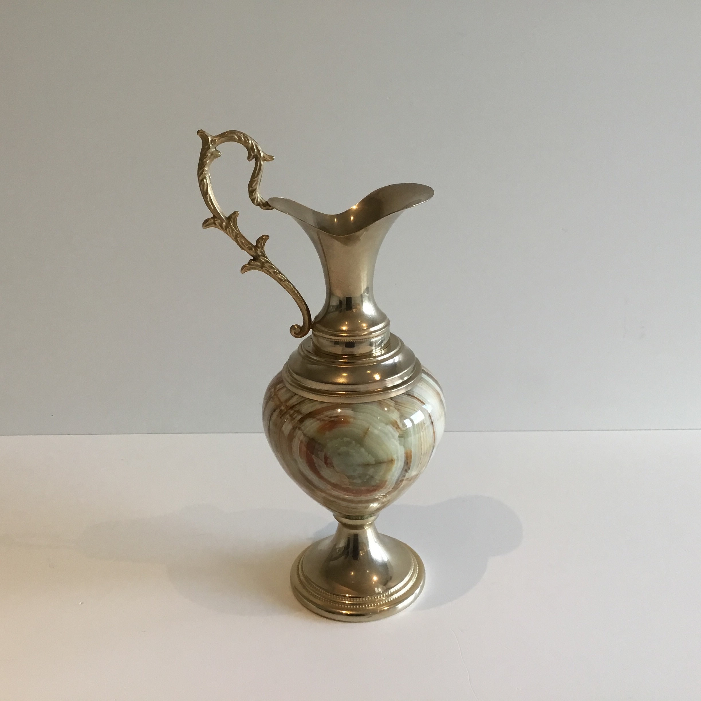 Vintage Onyx Amphora – Gold Metal & Handcrafted Stone (1950s) Made in Italy — photo 2 of 9