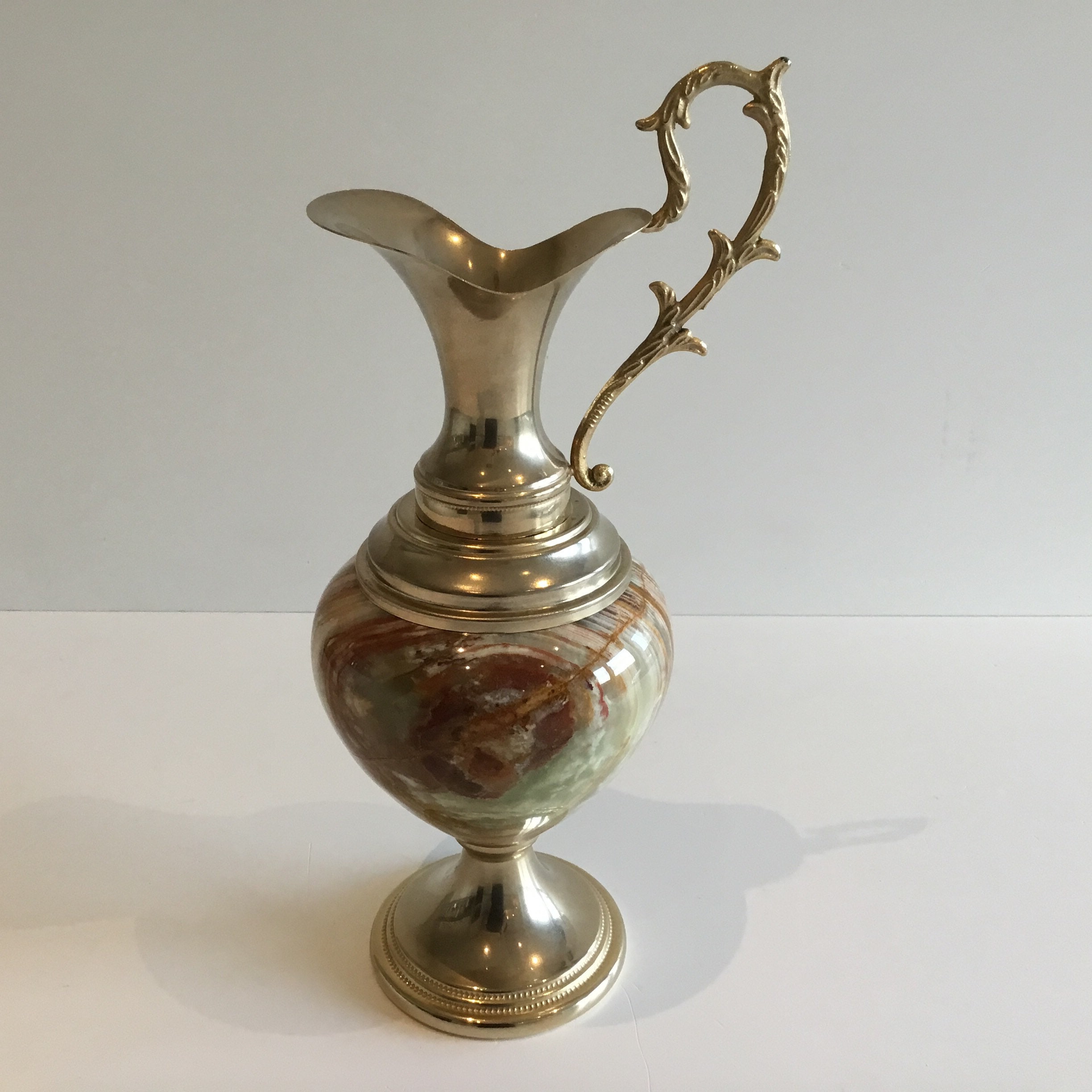 Vintage Onyx Amphora – Gold Metal & Handcrafted Stone (1950s) Made in Italy — photo 3 of 9