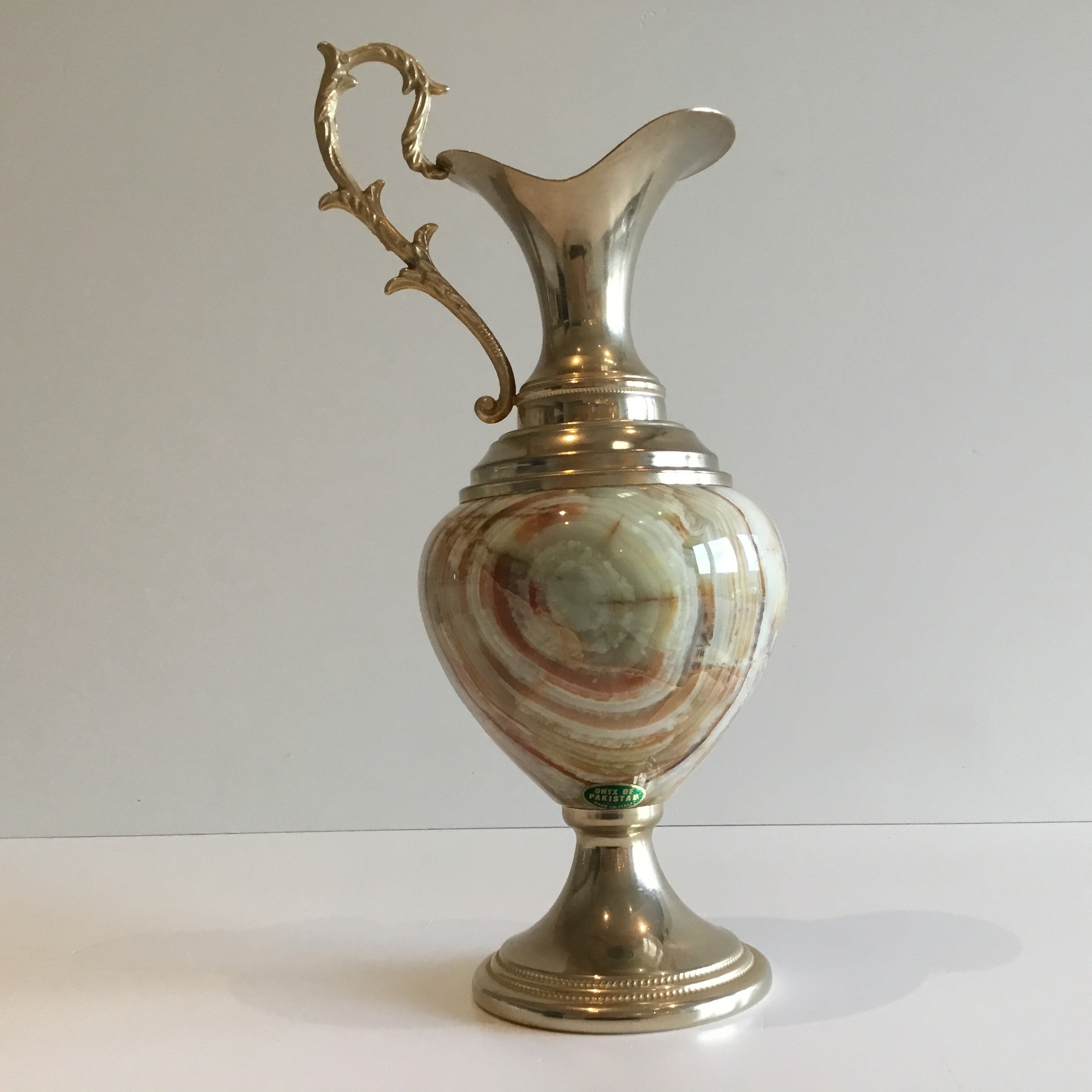 Vintage Onyx Amphora – Gold Metal & Handcrafted Stone (1950s) Made in Italy — photo 4 of 9