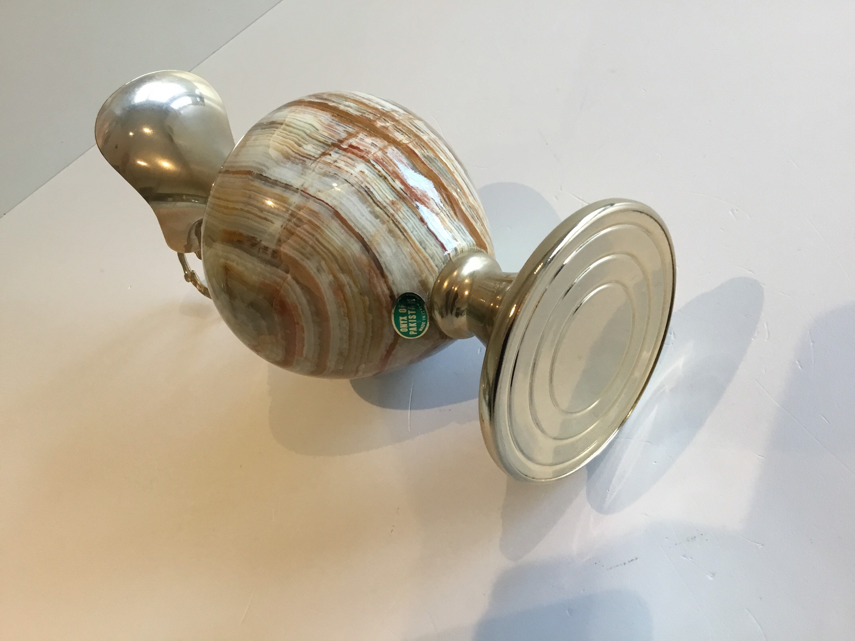 Vintage Onyx Amphora – Gold Metal & Handcrafted Stone (1950s) Made in Italy — photo 9 of 9