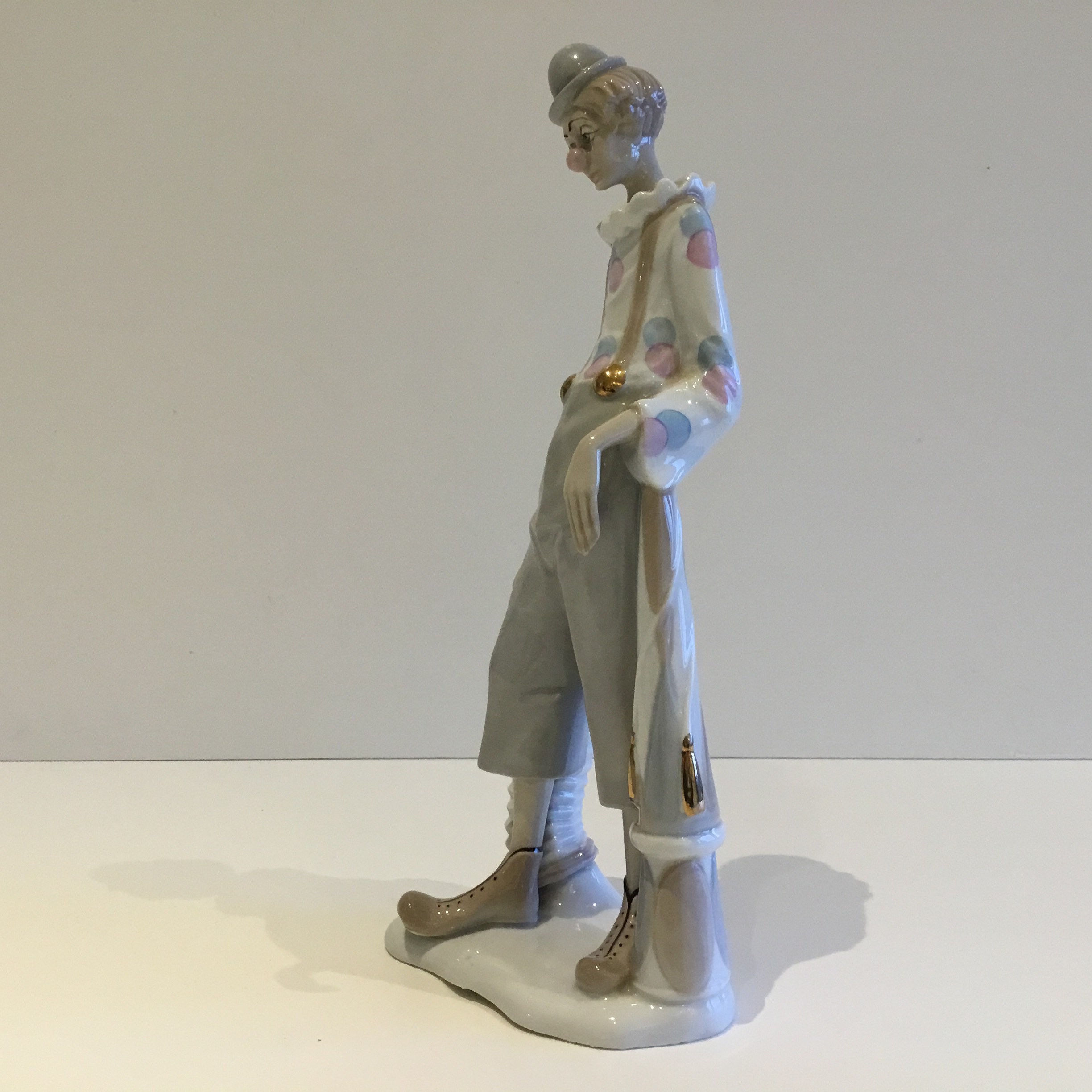 Vintage Porcelain Figurine | D'Art Spain 1960s Clown, Hand Painted Collectible — photo 6 of 10