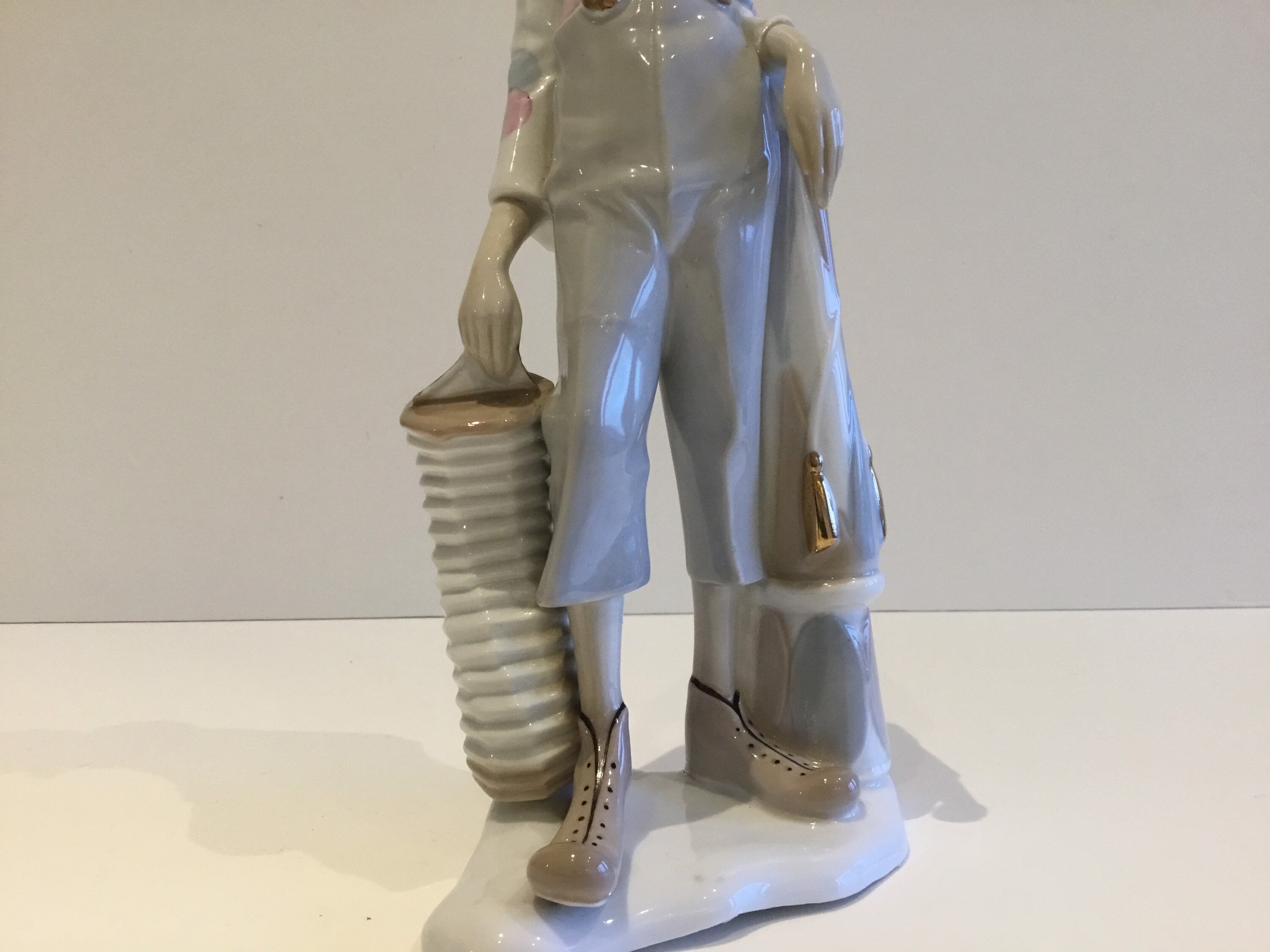 Vintage Porcelain Figurine | D'Art Spain 1960s Clown, Hand Painted Collectible — photo 9 of 10