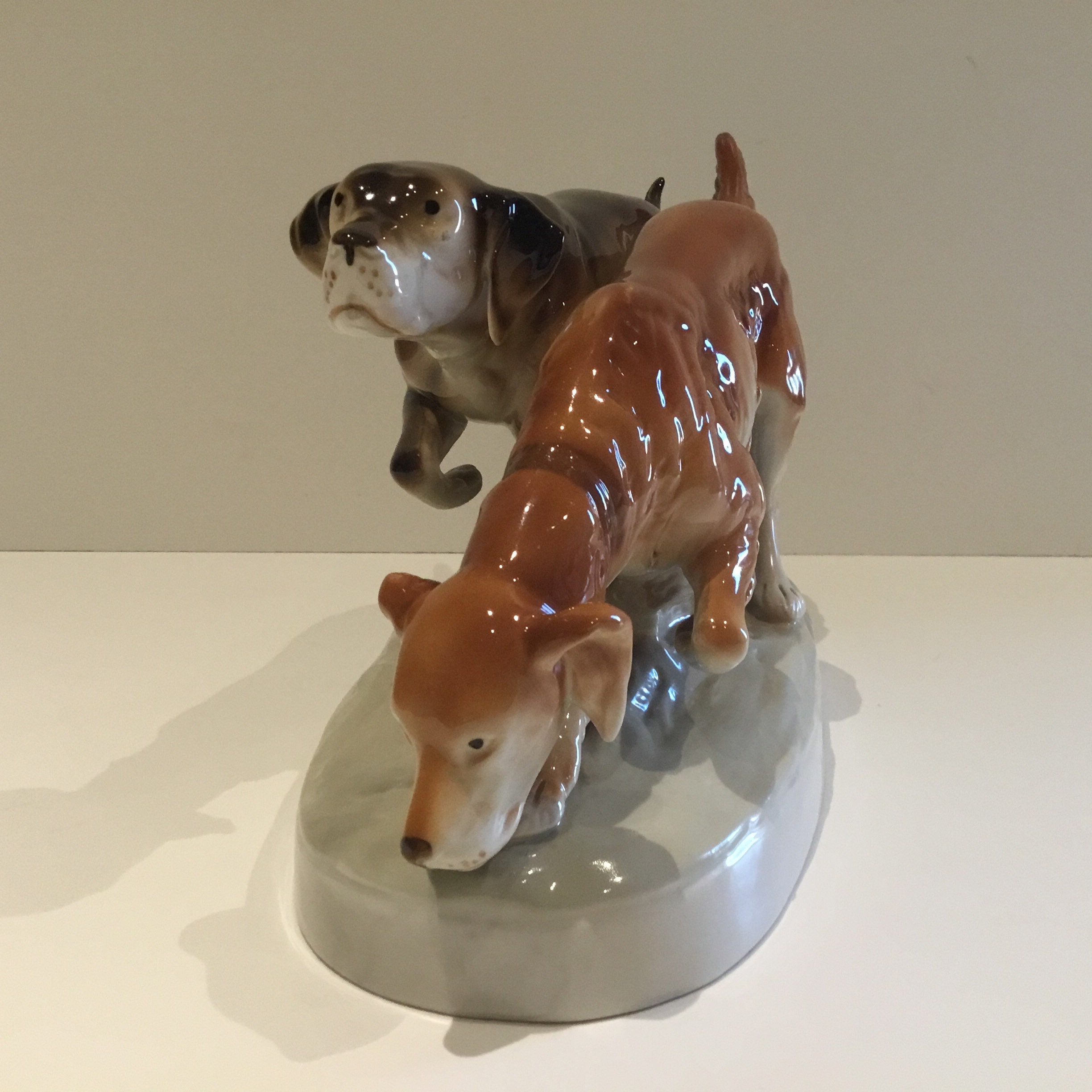 Vintage Porcelain | Royal Dux Czechoslovakia Hunting Dogs (1930s) Large Sculpture — photo 4 of 8