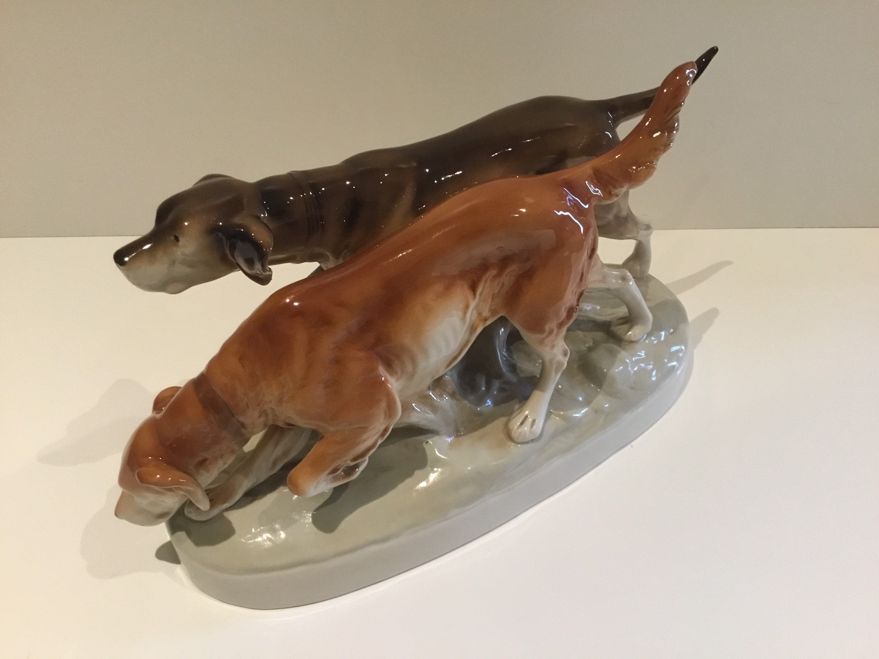 Vintage Porcelain | Royal Dux Czechoslovakia Hunting Dogs (1930s) Large Sculpture — photo 5 of 8