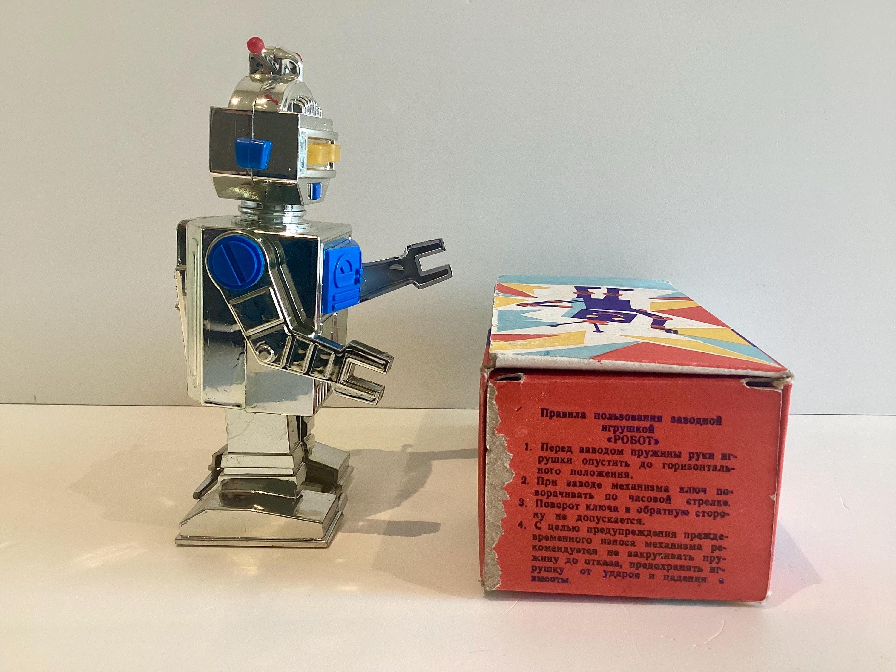 Vintage Toy Ukrainian Wind Up Walking Robot 1990 Dnipro 6.3” — photo 11 of 11