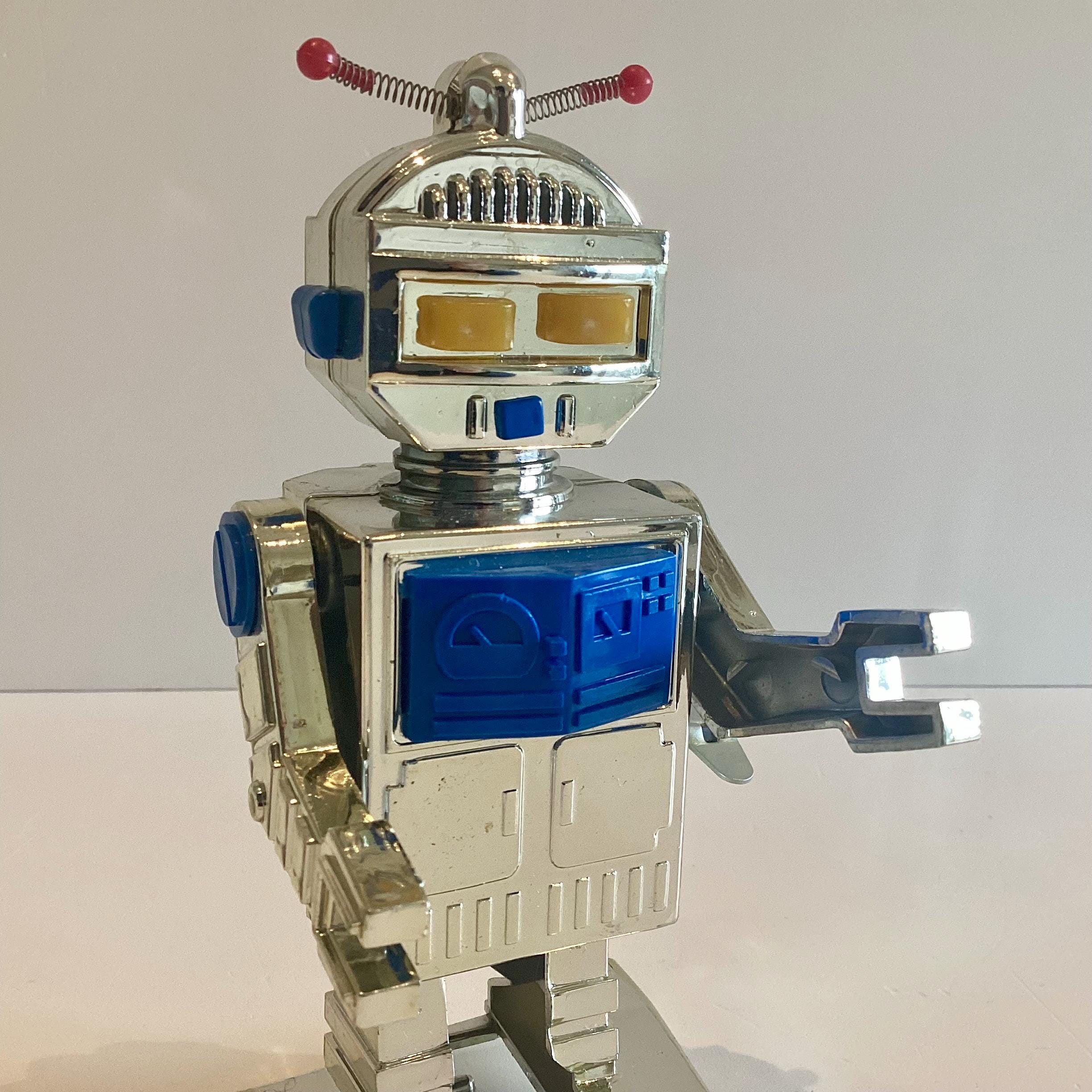 Vintage Toy Ukrainian Wind Up Walking Robot 1990 Dnipro 6.3” — photo 3 of 11