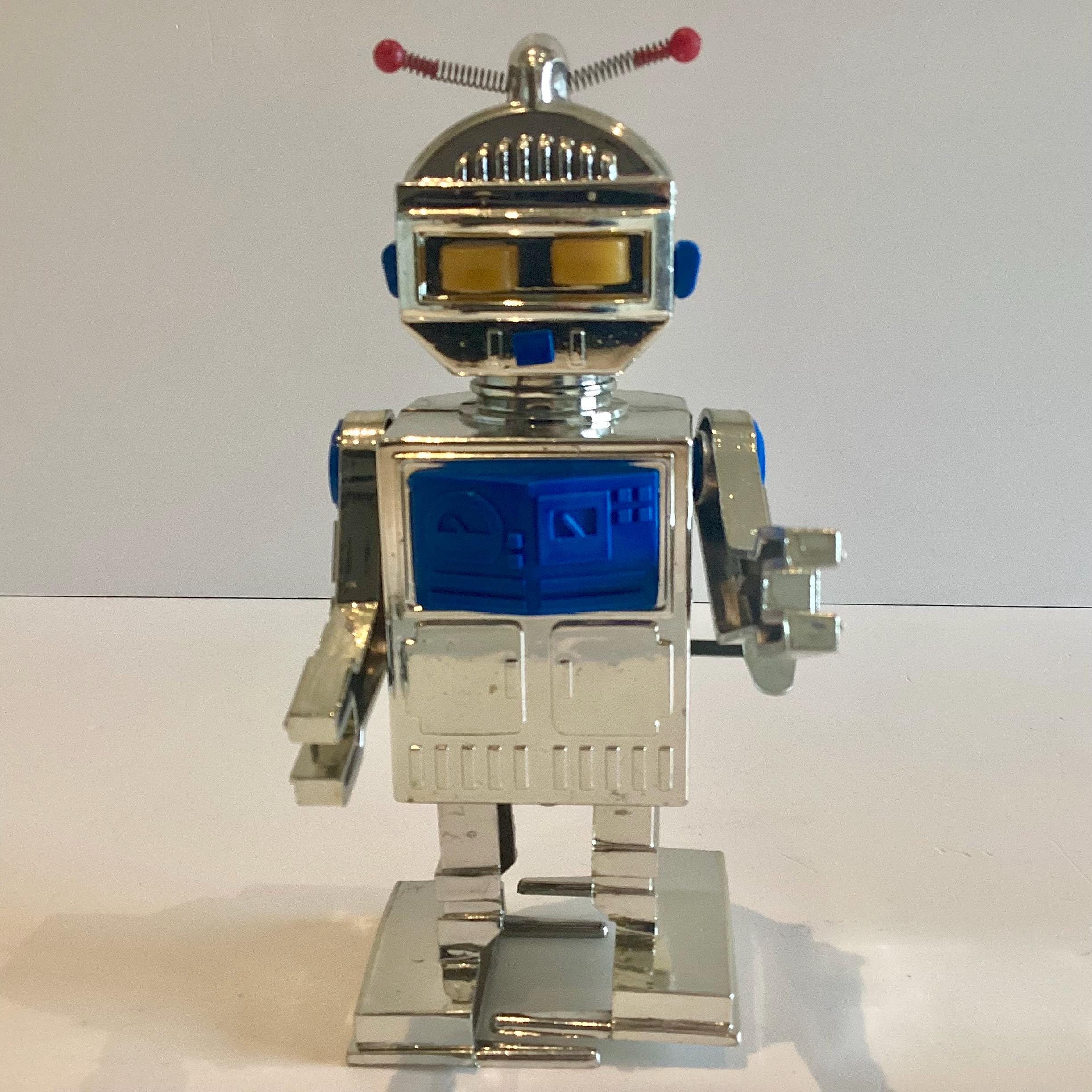 Vintage Toy Ukrainian Wind Up Walking Robot 1990 Dnipro 6.3” — photo 4 of 11