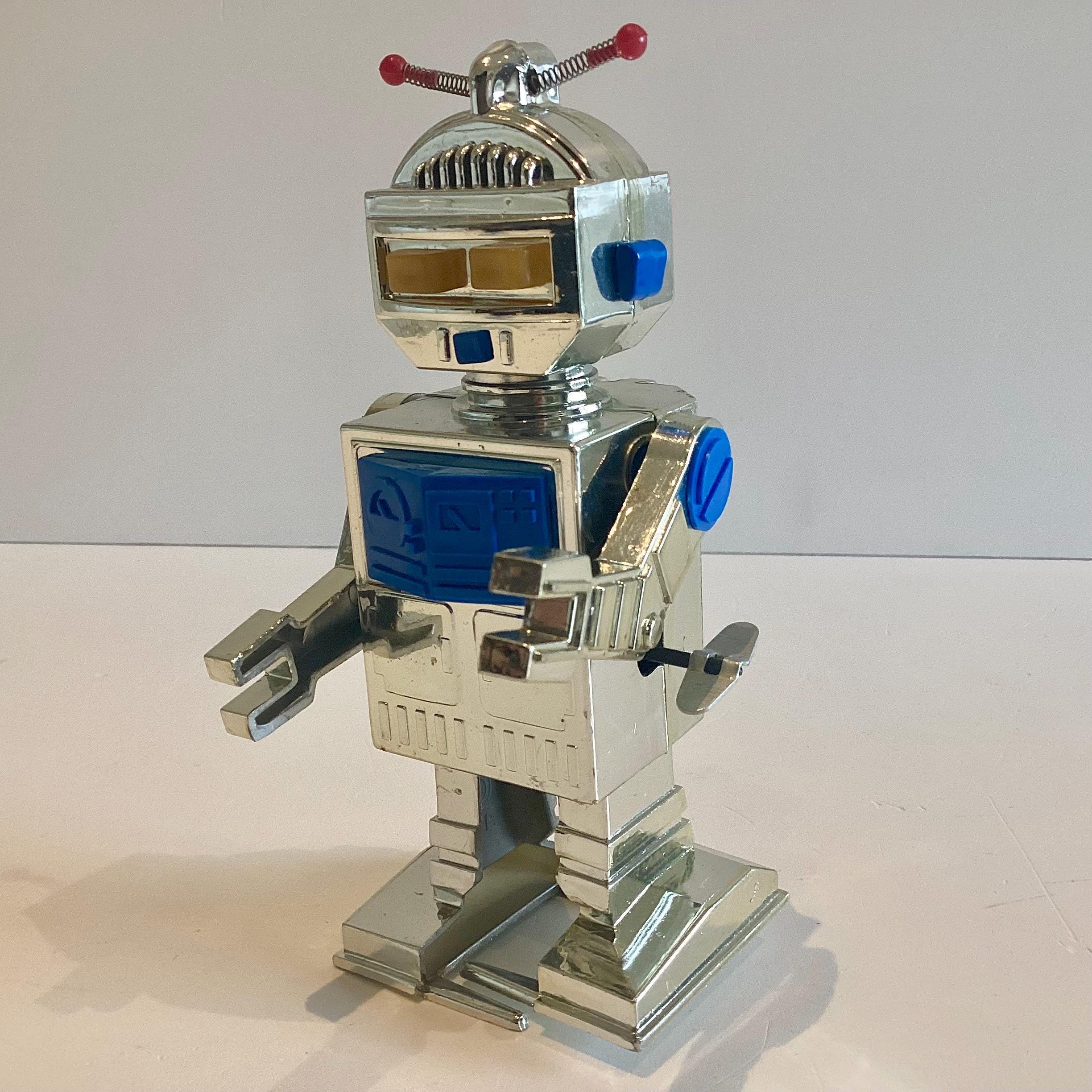 Vintage Toy Ukrainian Wind Up Walking Robot 1990 Dnipro 6.3” — photo 5 of 11
