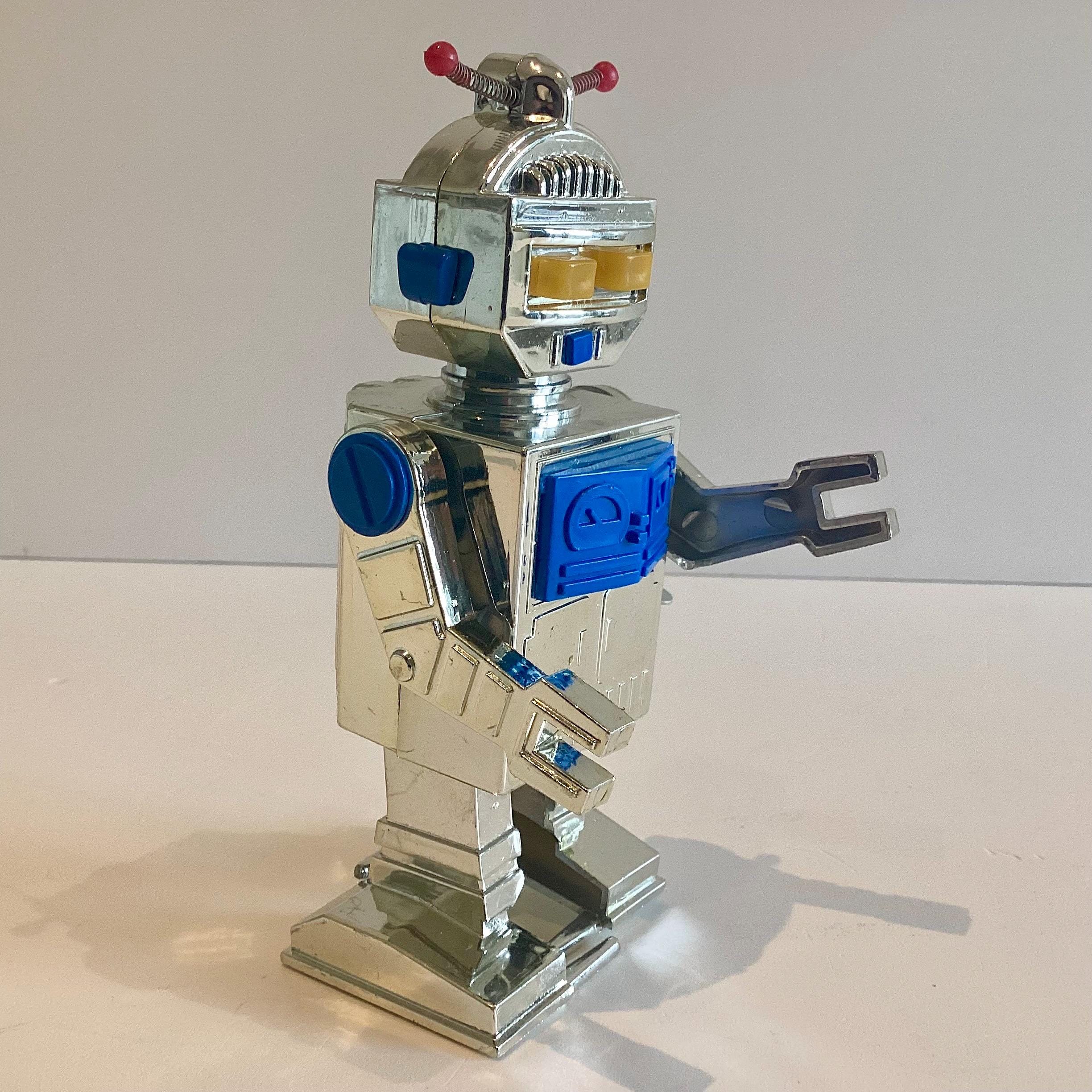 Vintage Toy Ukrainian Wind Up Walking Robot 1990 Dnipro 6.3” — photo 6 of 11