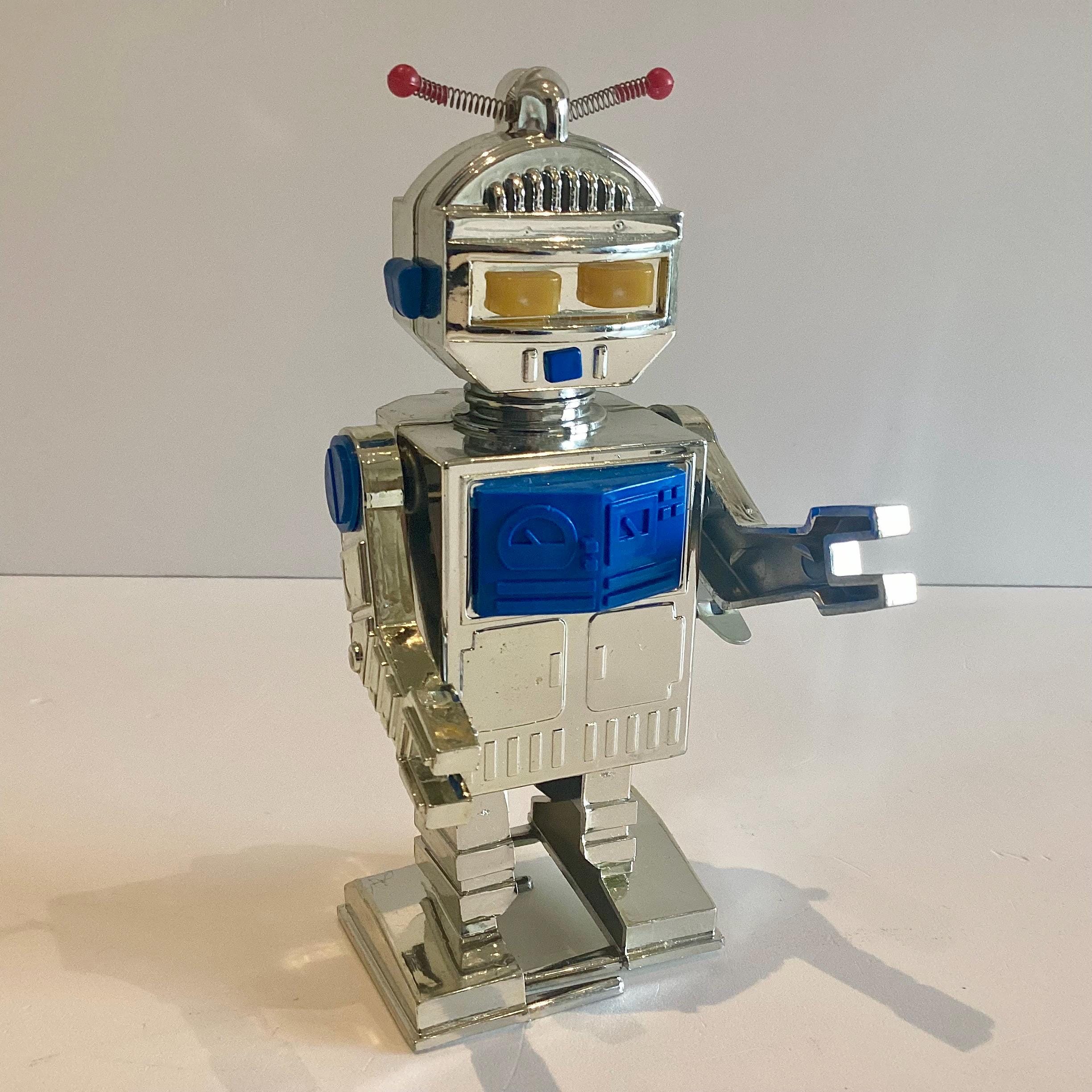 Vintage Toy Ukrainian Wind Up Walking Robot 1990 Dnipro 6.3” — photo 8 of 11