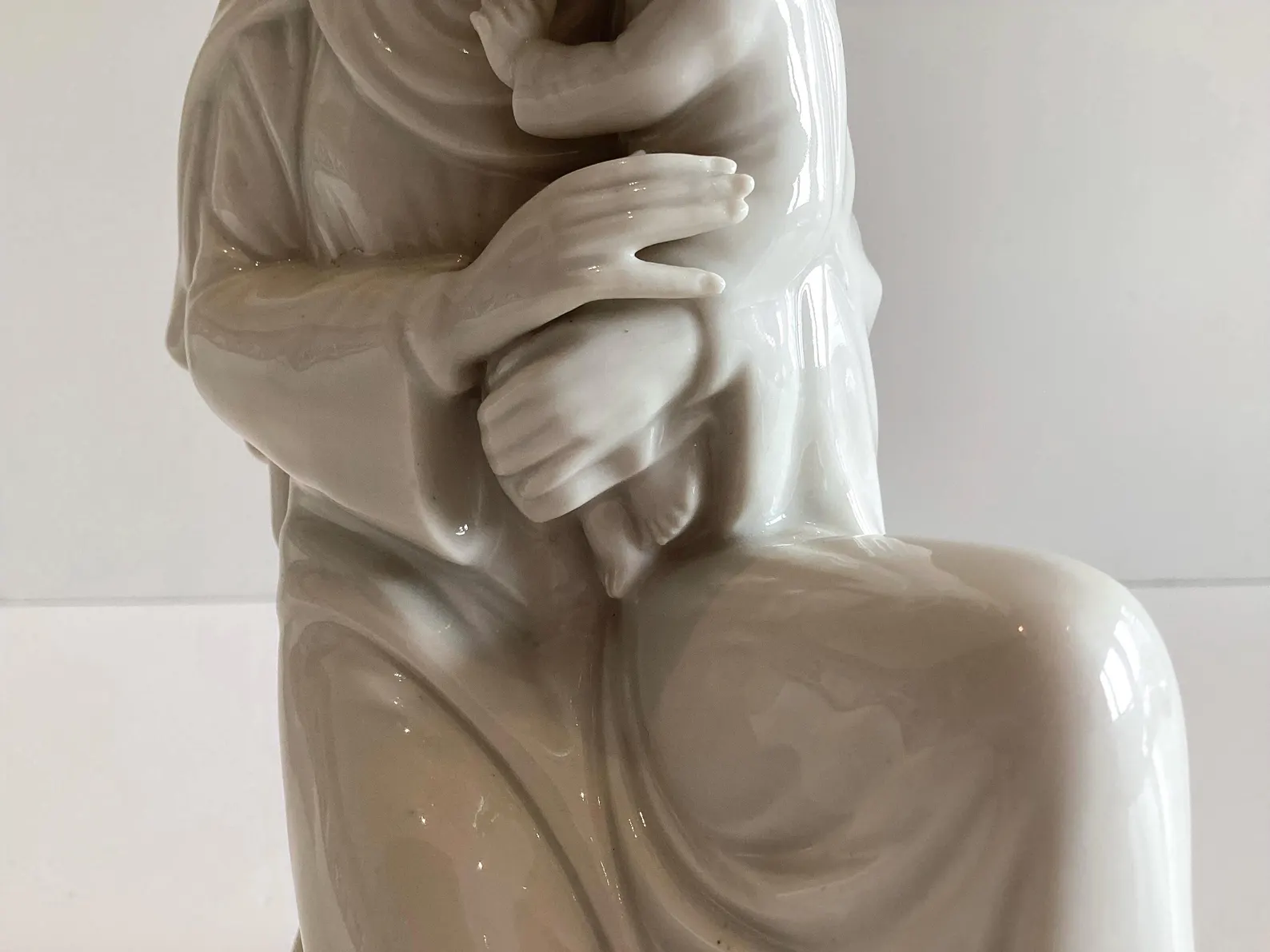 Vintage Metzler Ortloff Madonna with Child Porcelain Figure 1960s - Blanc de Chine German Sculpture — photo 9 of 11