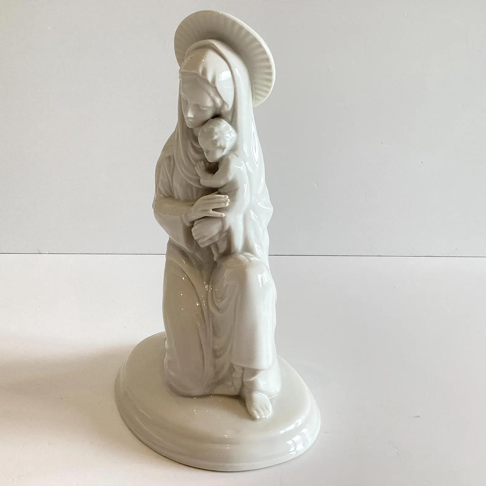 Vintage Metzler Ortloff Madonna with Child Porcelain Figure 1960s - Blanc de Chine German Sculpture — photo 5 of 11