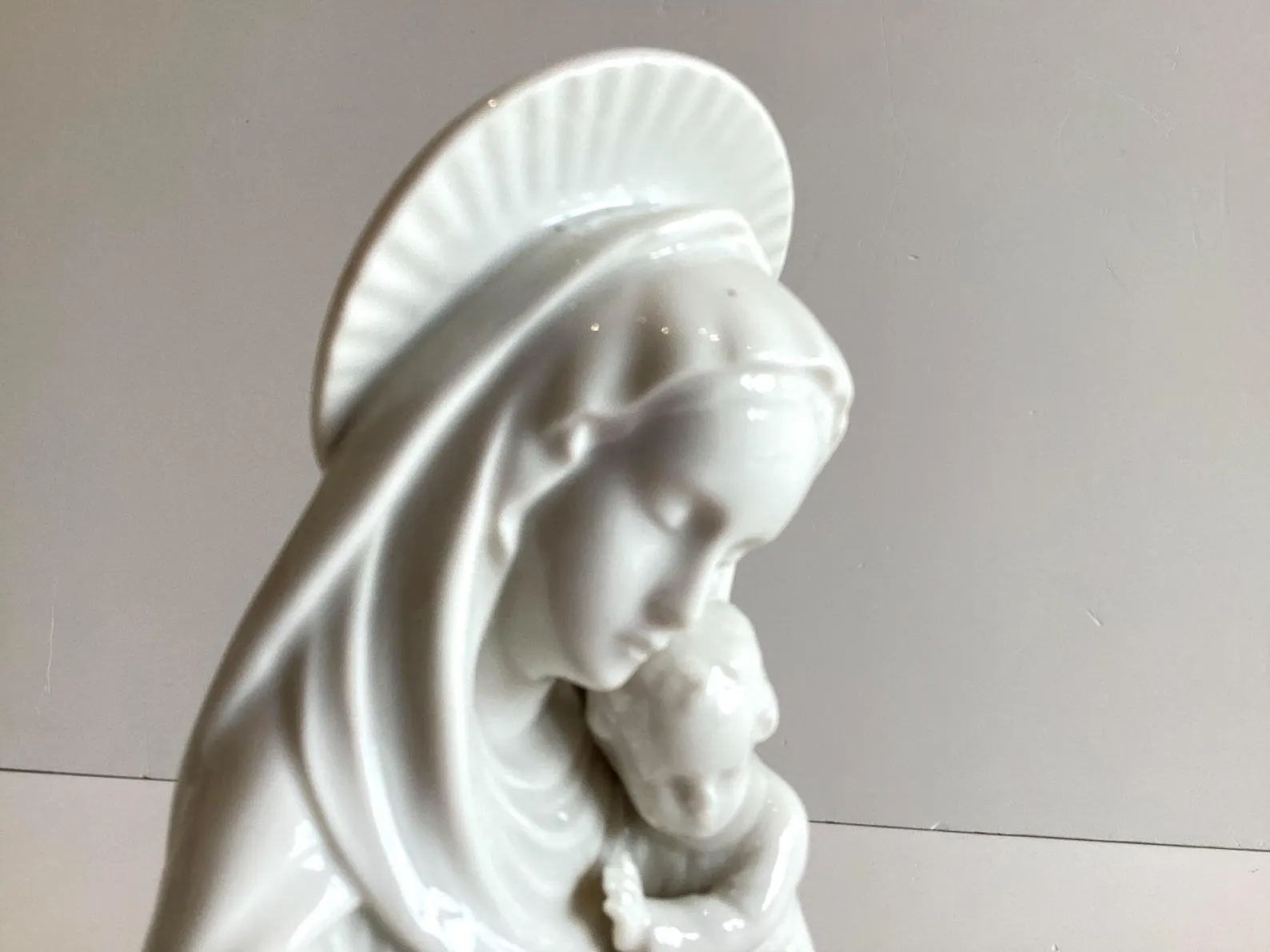 Vintage Metzler Ortloff Madonna with Child Porcelain Figure 1960s - Blanc de Chine German Sculpture — photo 8 of 11