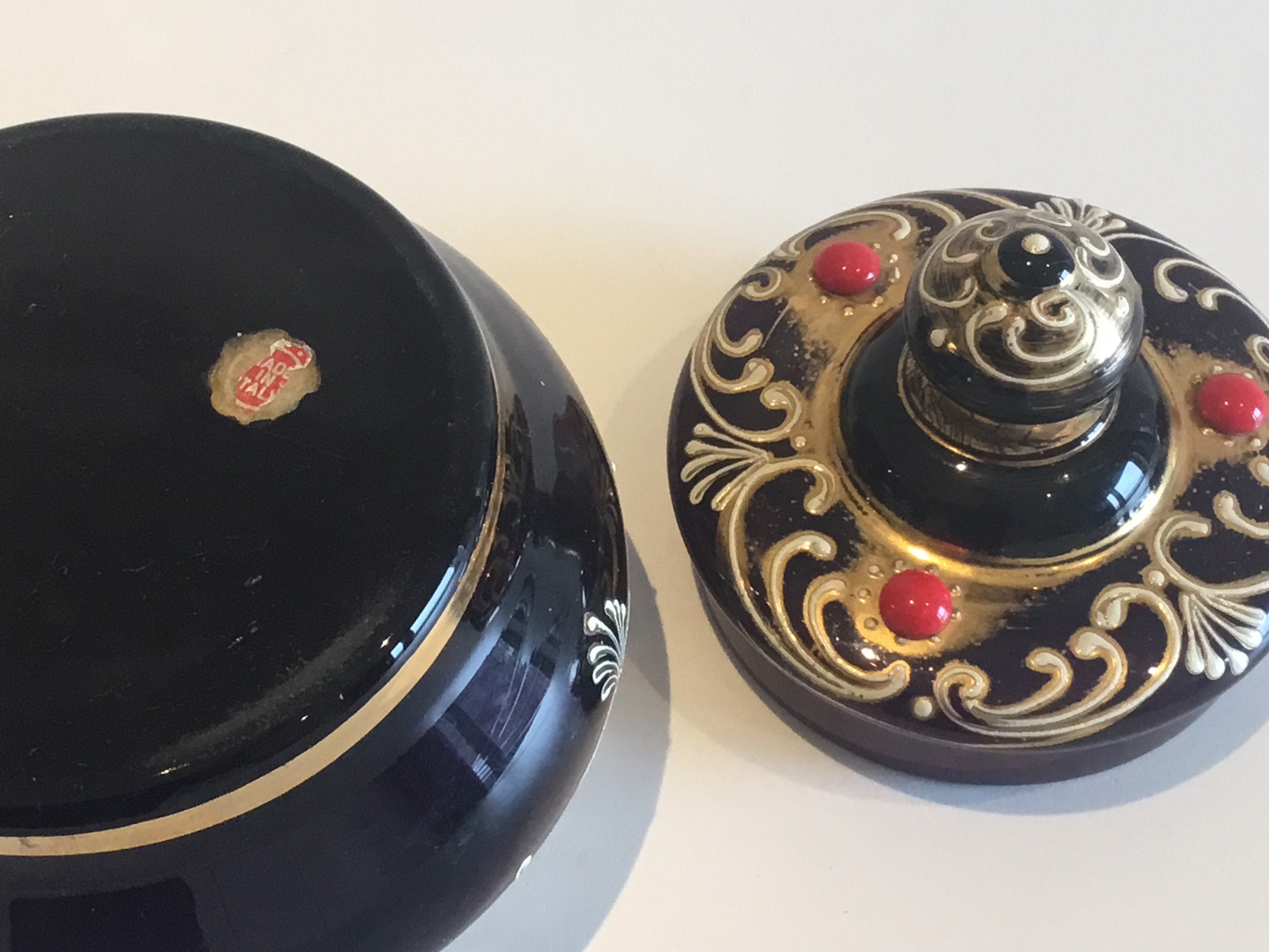 Murano Glass Box Vintage Hand-Painted Made in Italy (1950s) — photo 7 of 7