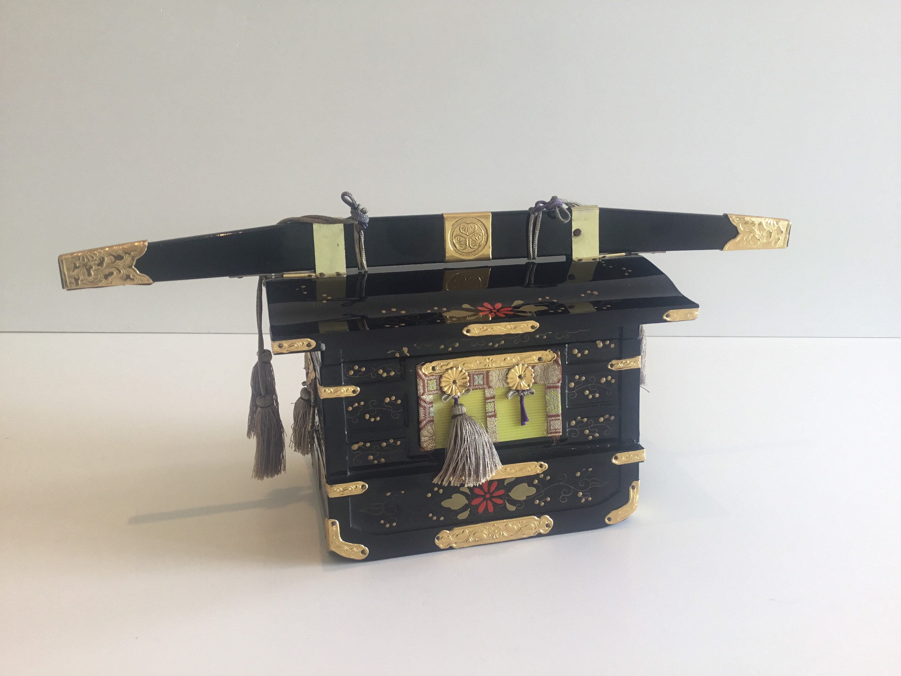 Vintage Music Box | 1960s Japanese Lacquer Wood, Hand Decorated Working Mechanism — photo 2 of 11