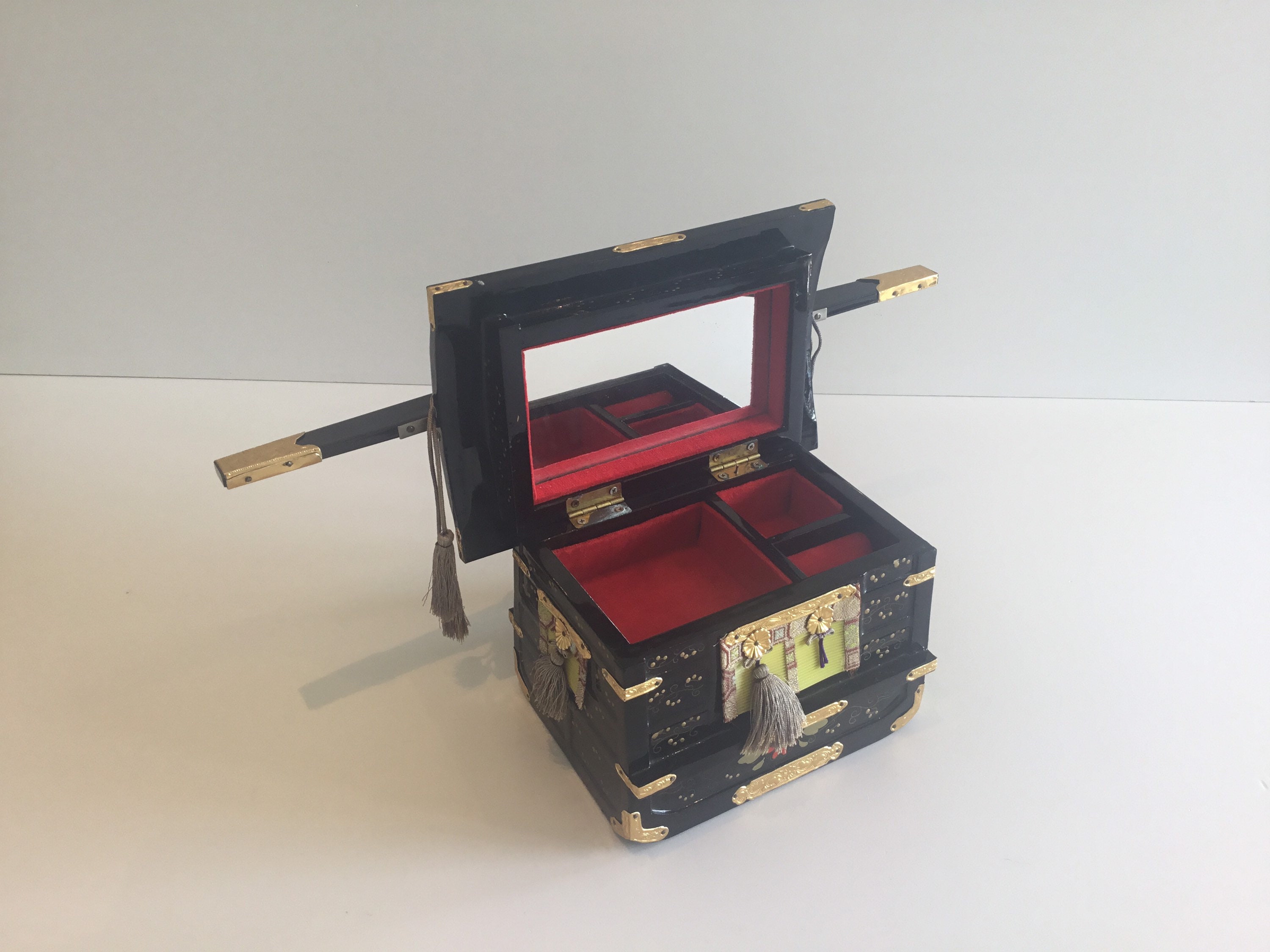 Vintage Music Box | 1960s Japanese Lacquer Wood, Hand Decorated Working Mechanism — photo 3 of 11