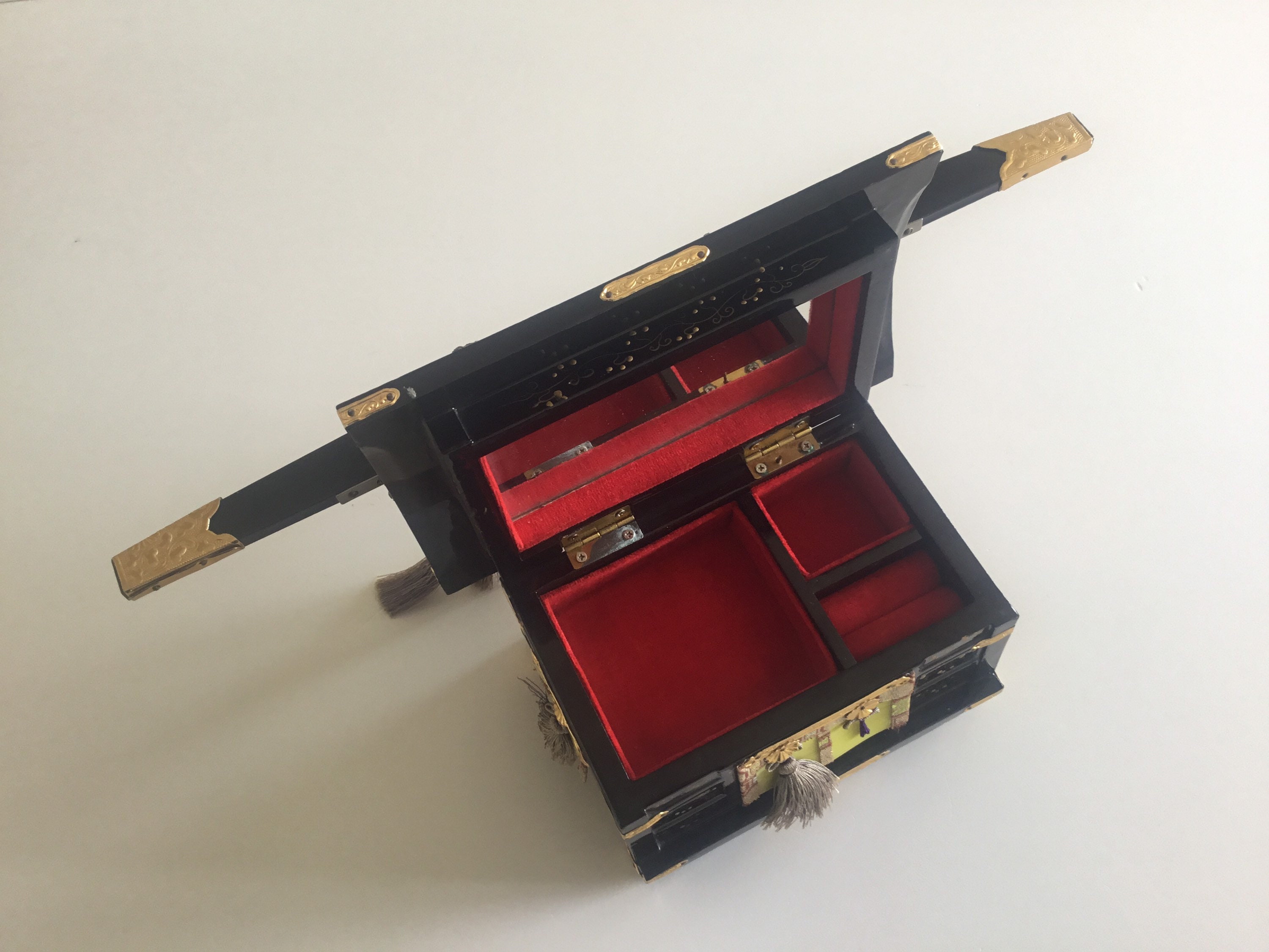 Vintage Music Box | 1960s Japanese Lacquer Wood, Hand Decorated Working Mechanism — photo 5 of 11