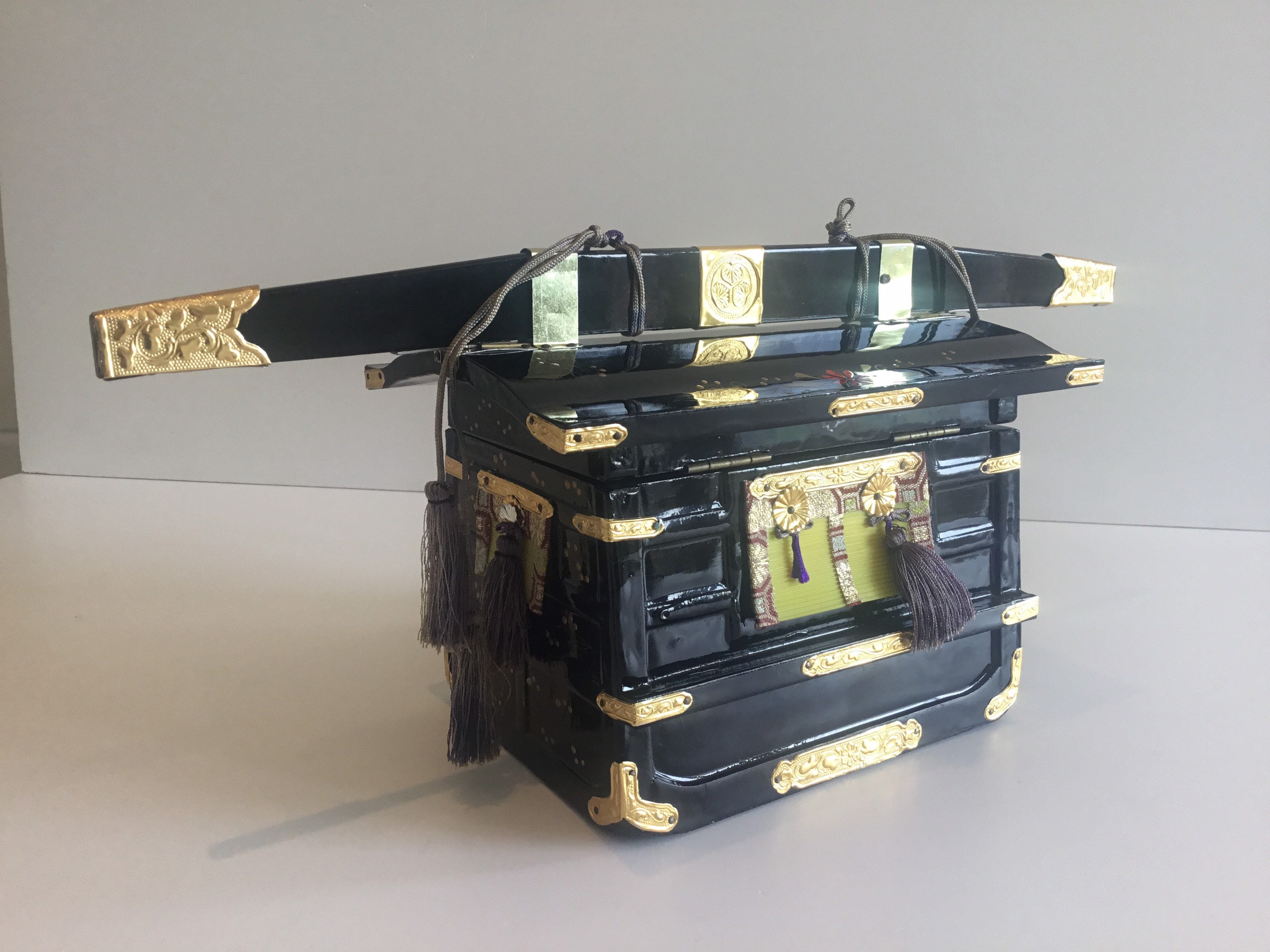 Vintage Music Box | 1960s Japanese Lacquer Wood, Hand Decorated Working Mechanism — photo 6 of 11