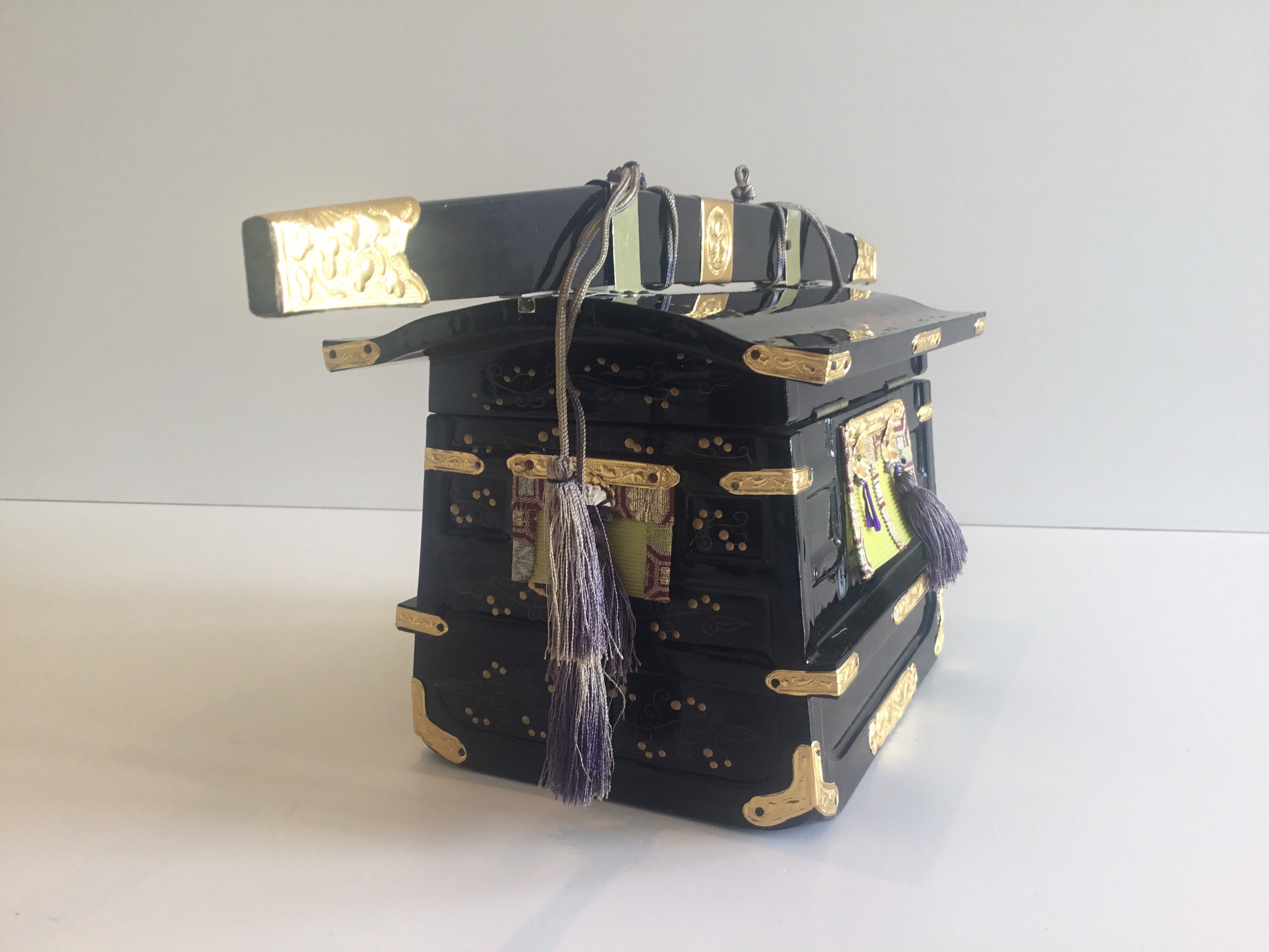 Vintage Music Box | 1960s Japanese Lacquer Wood, Hand Decorated Working Mechanism — photo 7 of 11