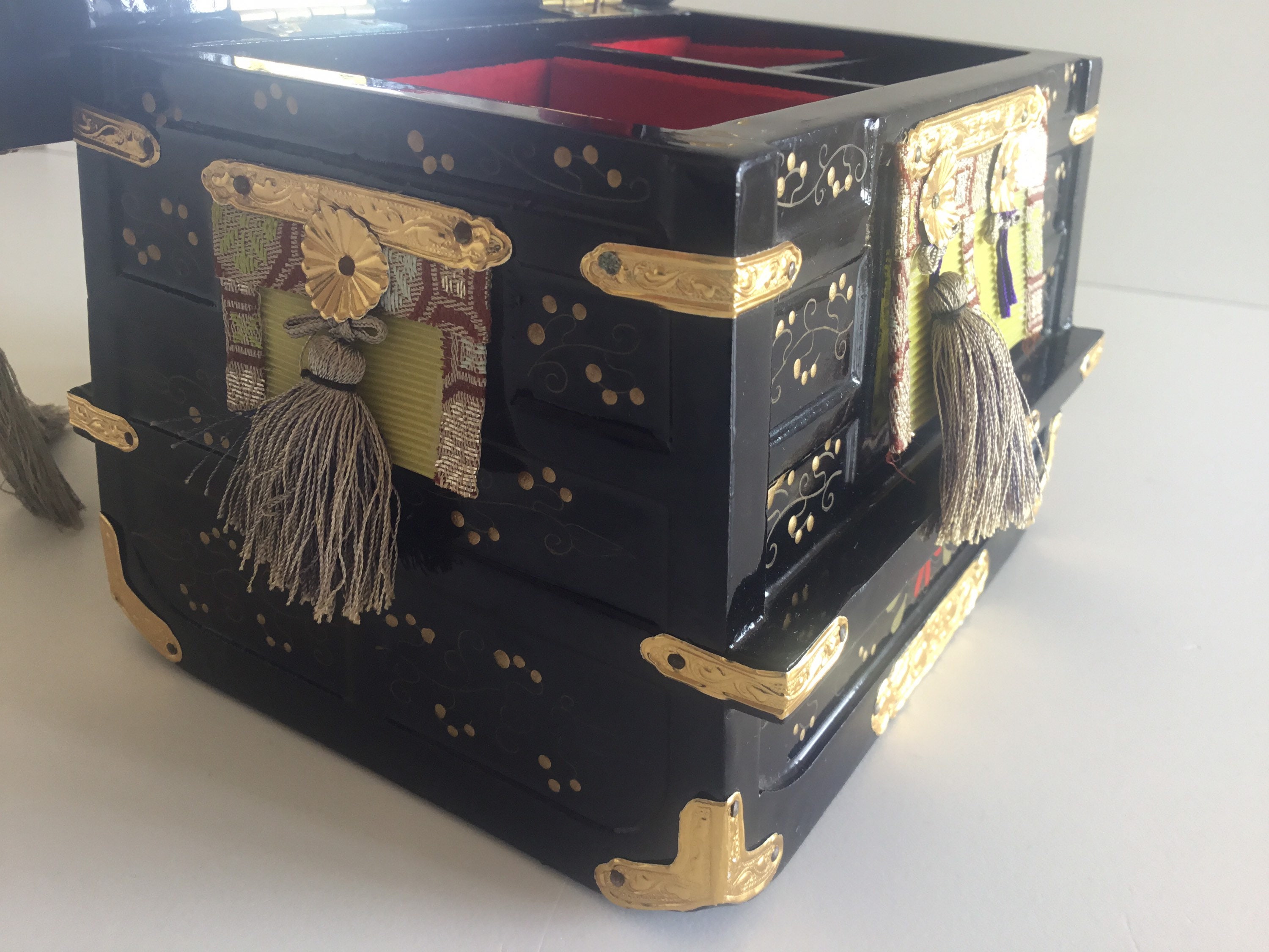 Vintage Music Box | 1960s Japanese Lacquer Wood, Hand Decorated Working Mechanism — photo 10 of 11