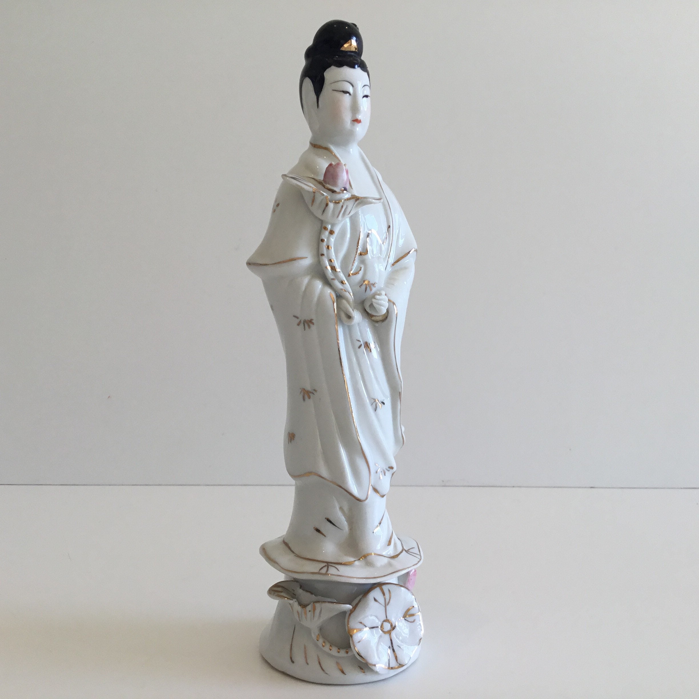 Vintage Porcelain Figurine | 1950s Chinese Guan Yin Goddess, Hand Painted Gold Decoration — photo 4 of 9