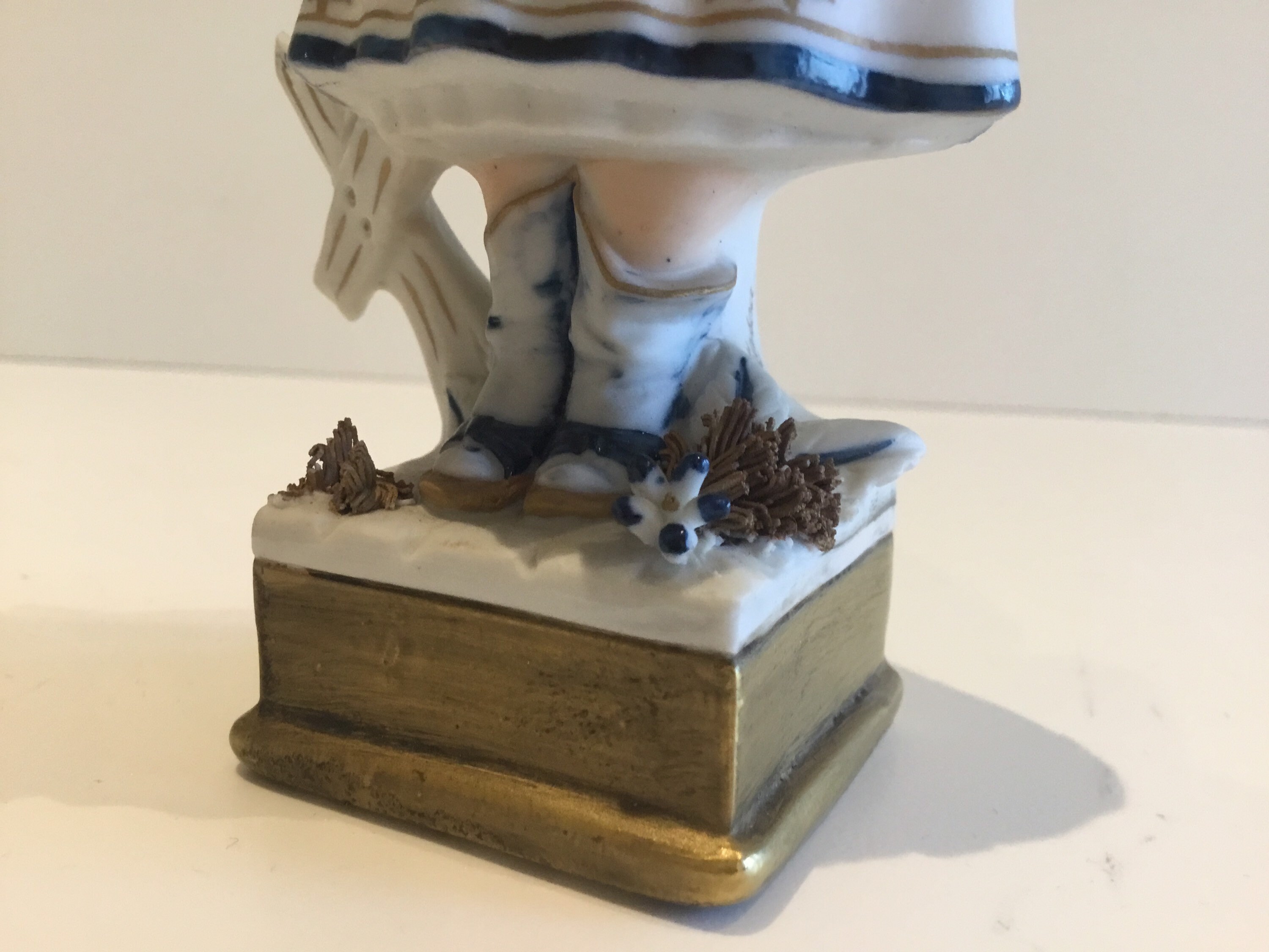 Capodimonte Porcelain | Vintage 1960s Italian Figurine, Vier Tasca Design — photo 8 of 9