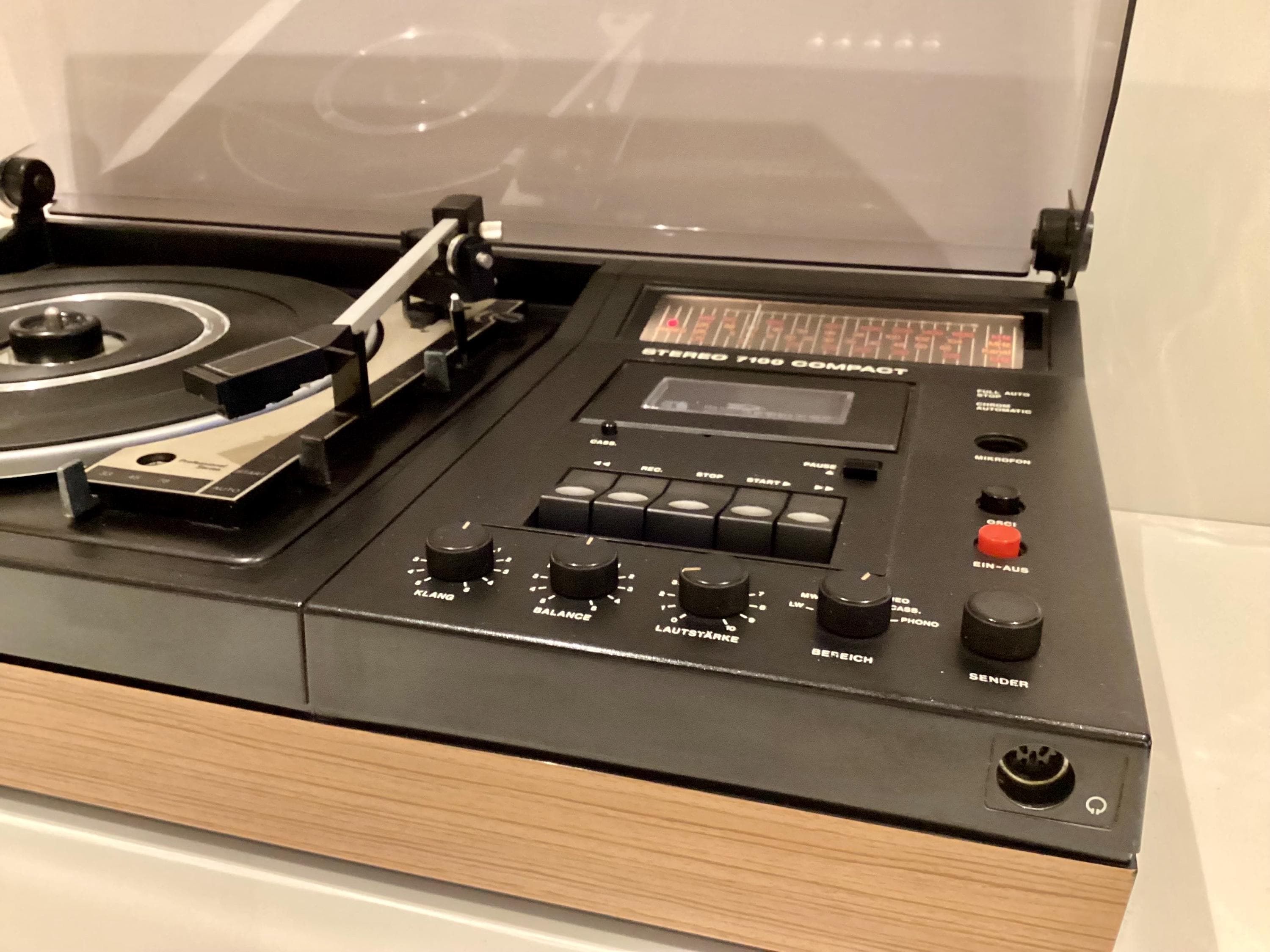 Vintage Stereo ITT Schaul Lorenz 7100 (1970s) Germany, Radio Turntable Cassette, Working — photo 6 of 11