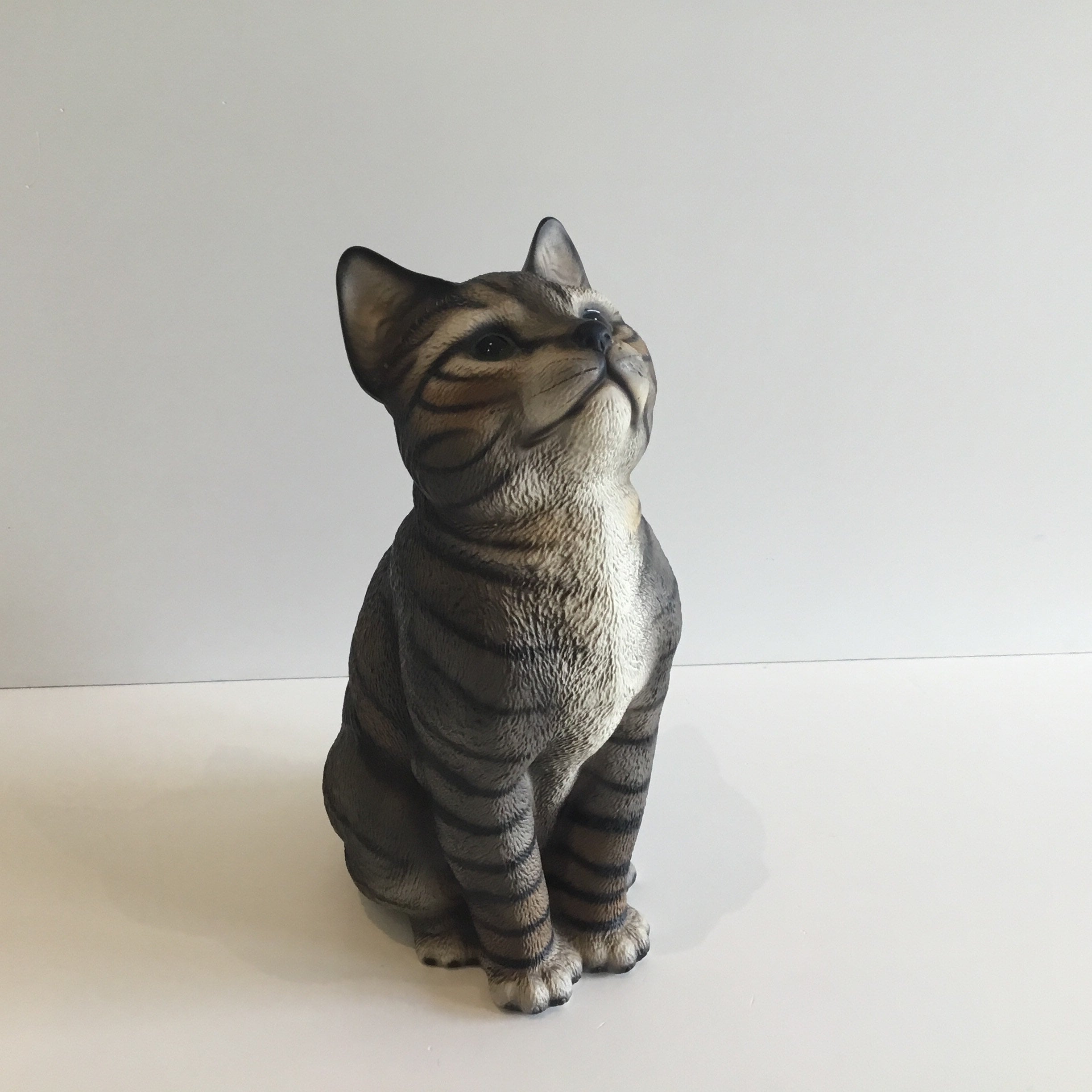Vintage Figurine | Tabby Cat 1970s Harvey Knox, Rare Numbered H323B81 Japan — photo 2 of 8