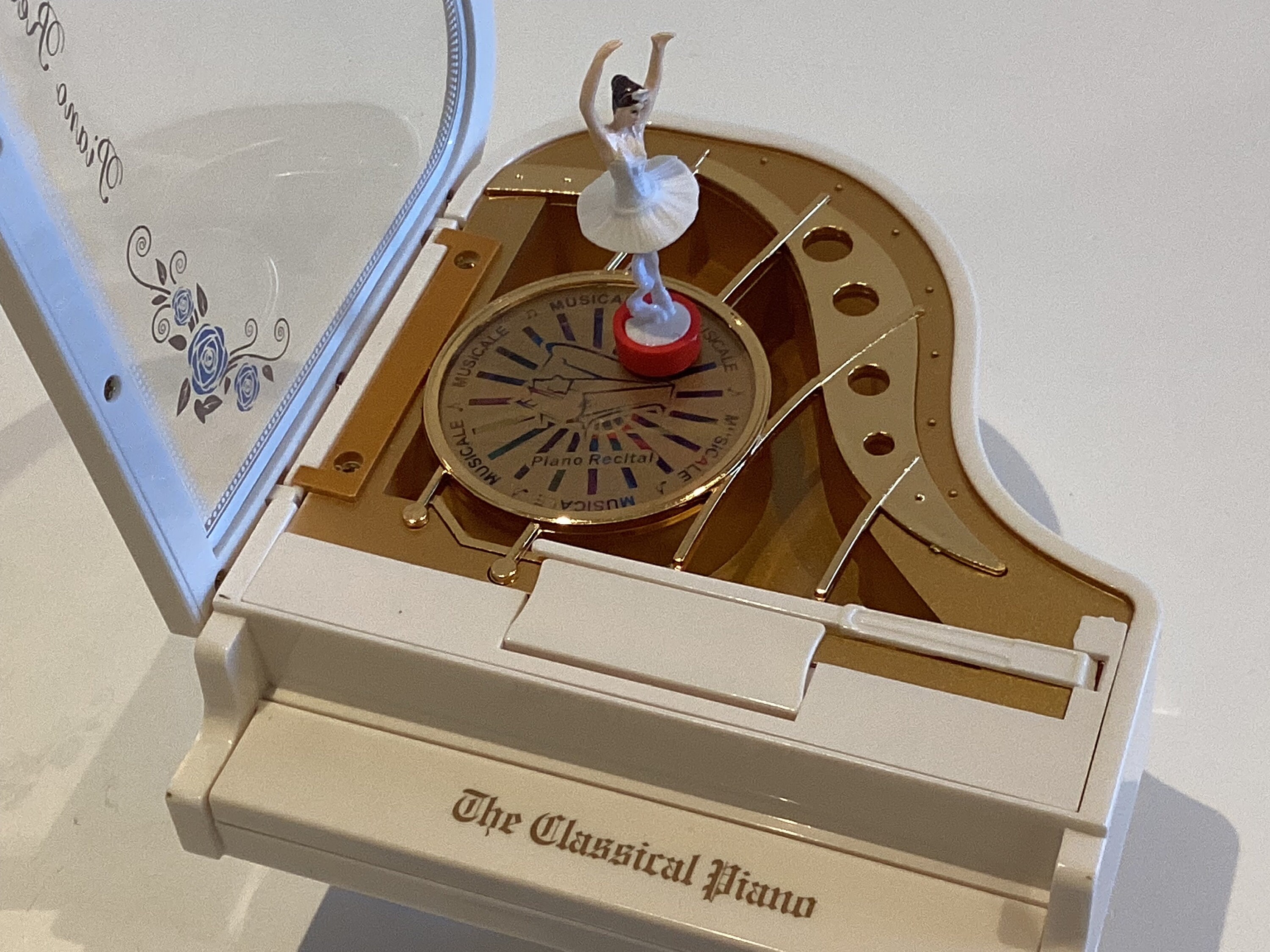 Vintage Music Box | Sankio Mechanical Ballerina Piano, White & Gold Jewelry Box — photo 5 of 7